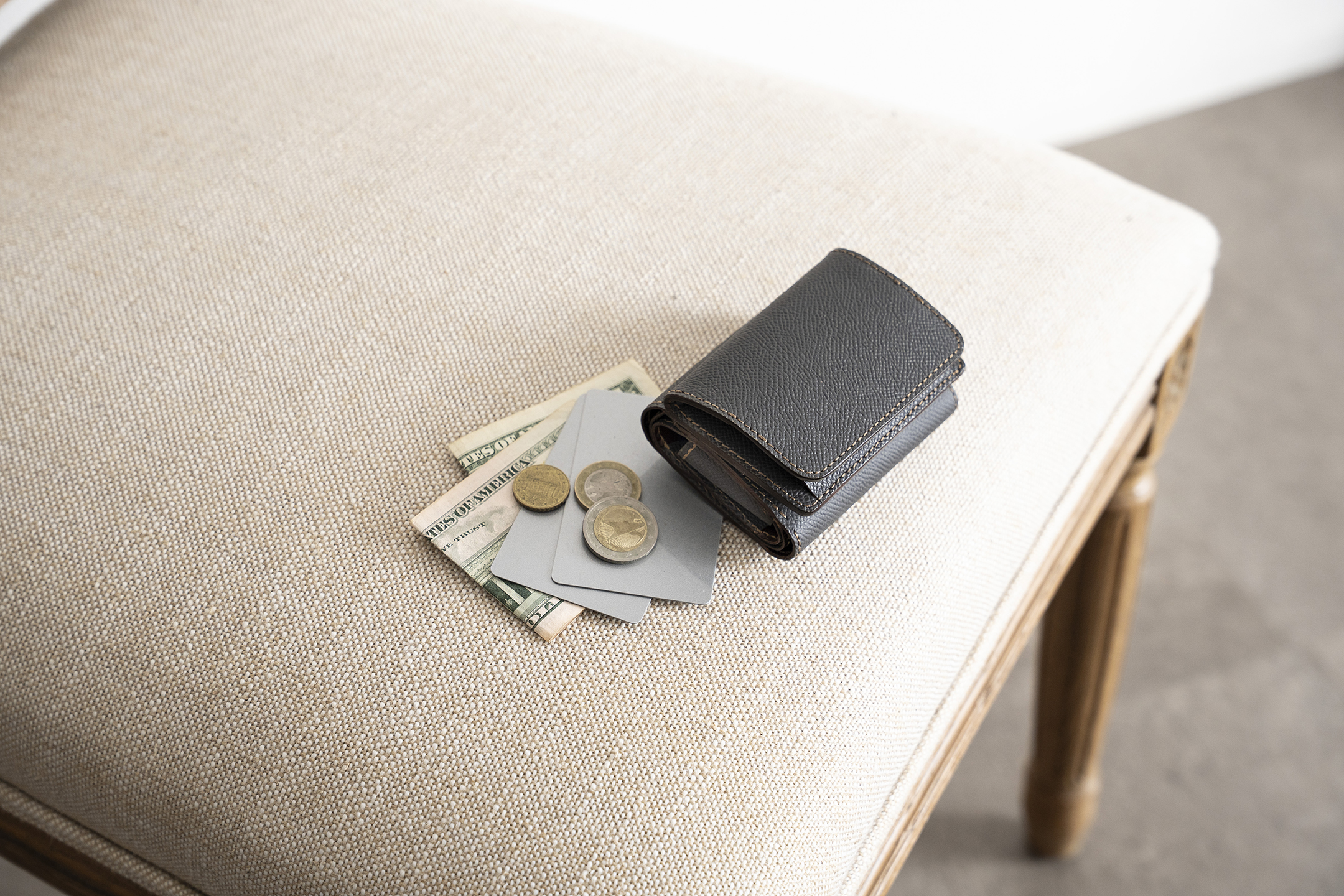 コンパクト3つ折り財布 “TRIAD” by 11DROPS（イレブンドロップス）