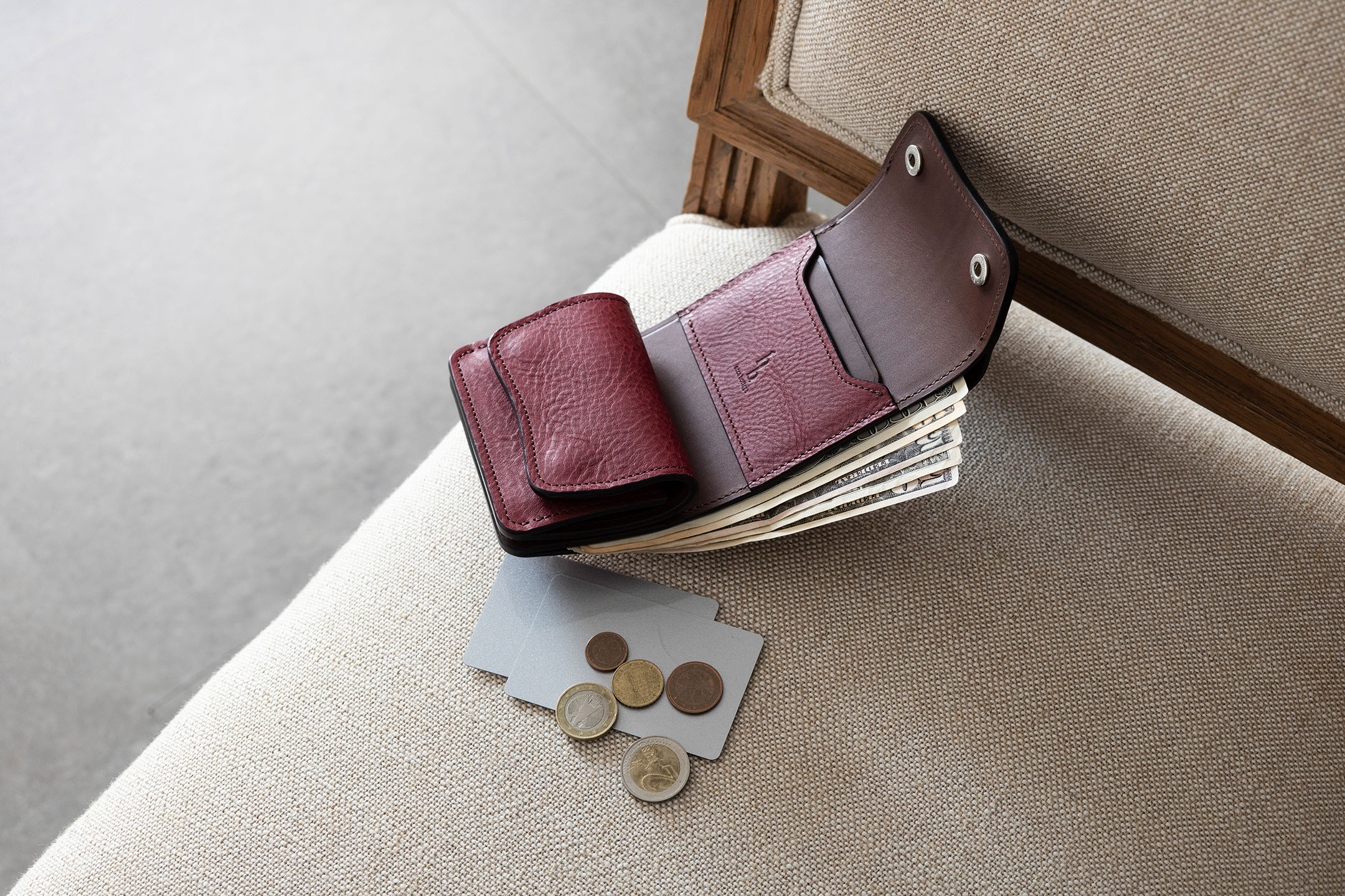ミネルバボックス × リスシオ ギャルソン三つ折り財布 | 大人のバッグ 