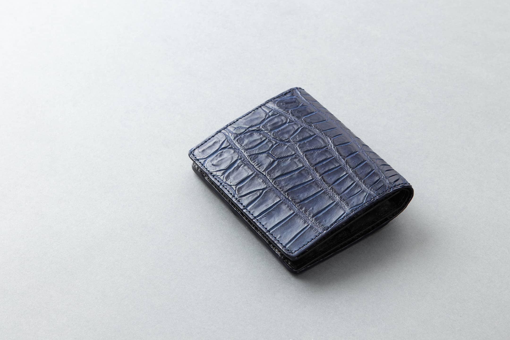 藍染めクロコダイル ミニウォレット | 大人の財布・ ミニ・コンパクト財布 など拘りの日本製ブランドなら Mens Leather Store