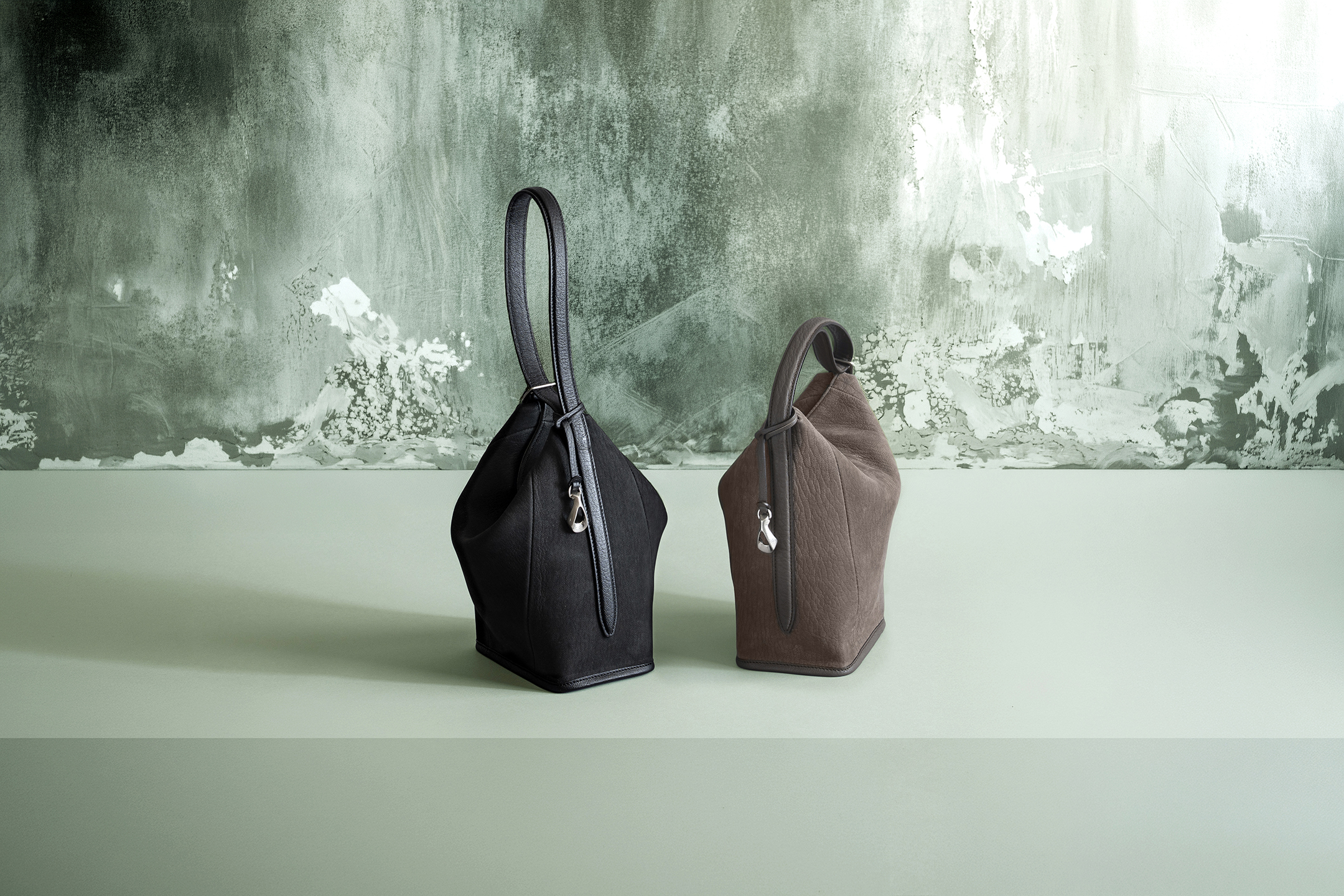 ヌバック ハンド＆バングルバッグ《Follow》 by ETiAM（エティアム）