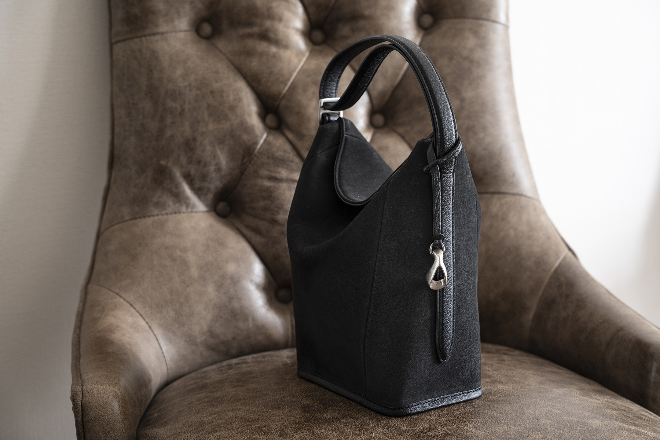 ヌバック ハンド＆バングルバッグ《Follow》 by ETiAM（エティアム）