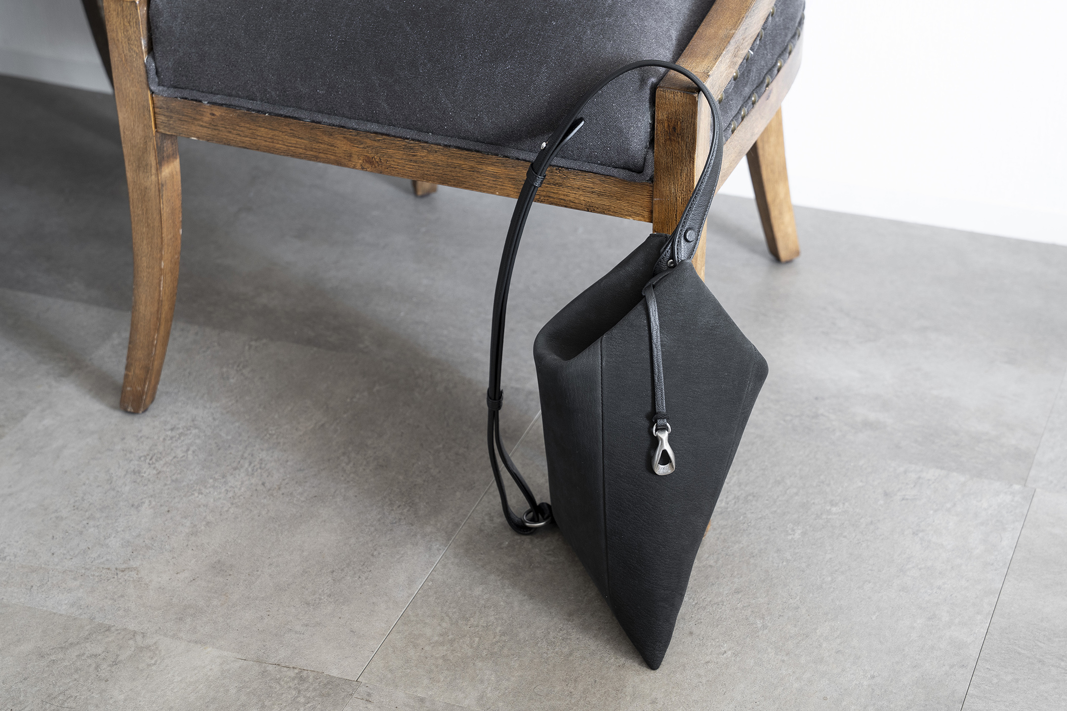 ヌバック トライアングルショルダー“Vertex” by ETiAM（エティアム）