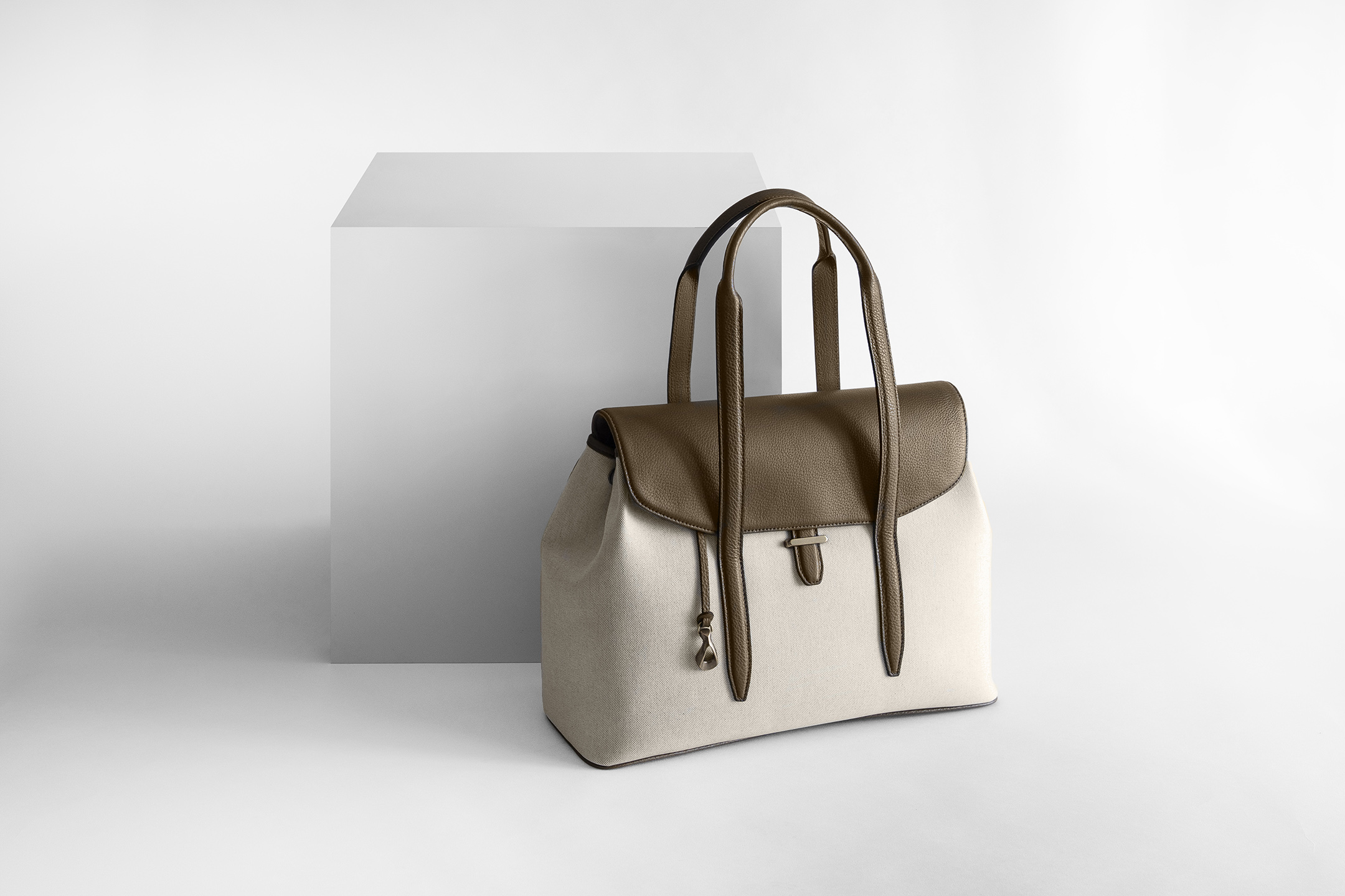 キャンバスフラップトートバッグ(S) Ver.2 《Embrace》 by ETiAM（エティアム）