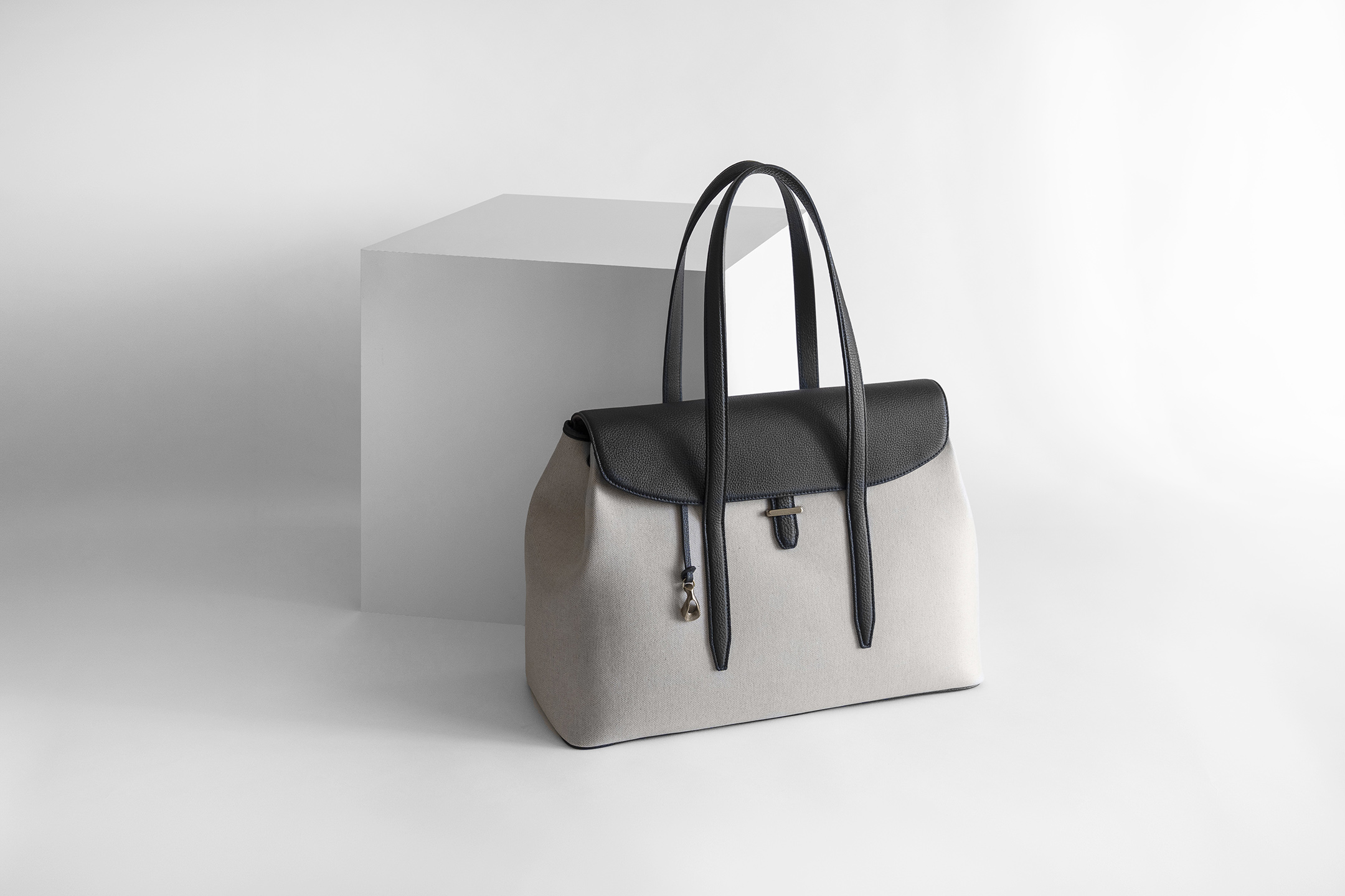 キャンバスフラップトートバッグ(L) Ver.2 《Embrace》 by ETiAM（エティアム）