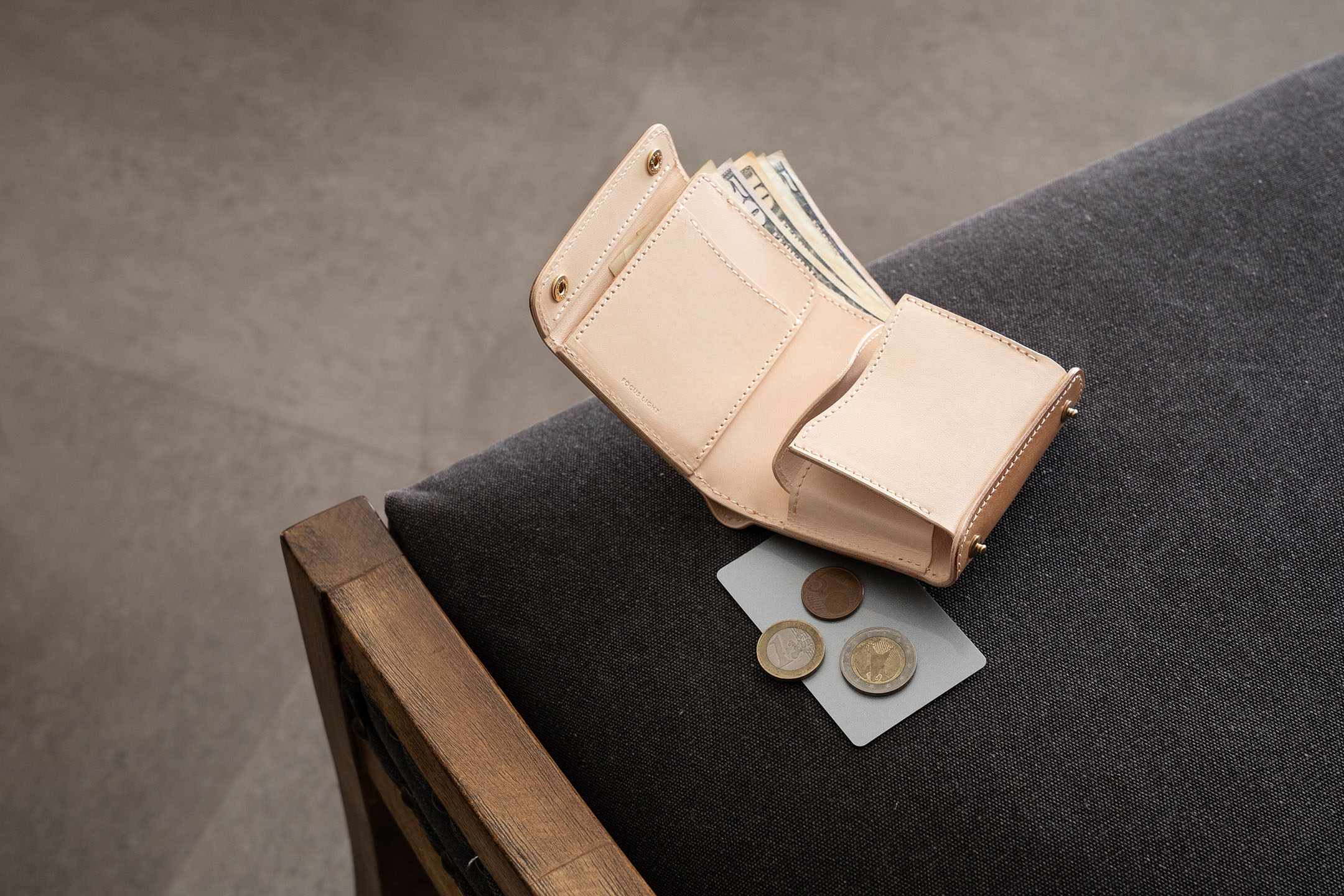 コードバン ミニウォレット “ラプチャー” by FORCUS LIGHT（フォーカスライト）