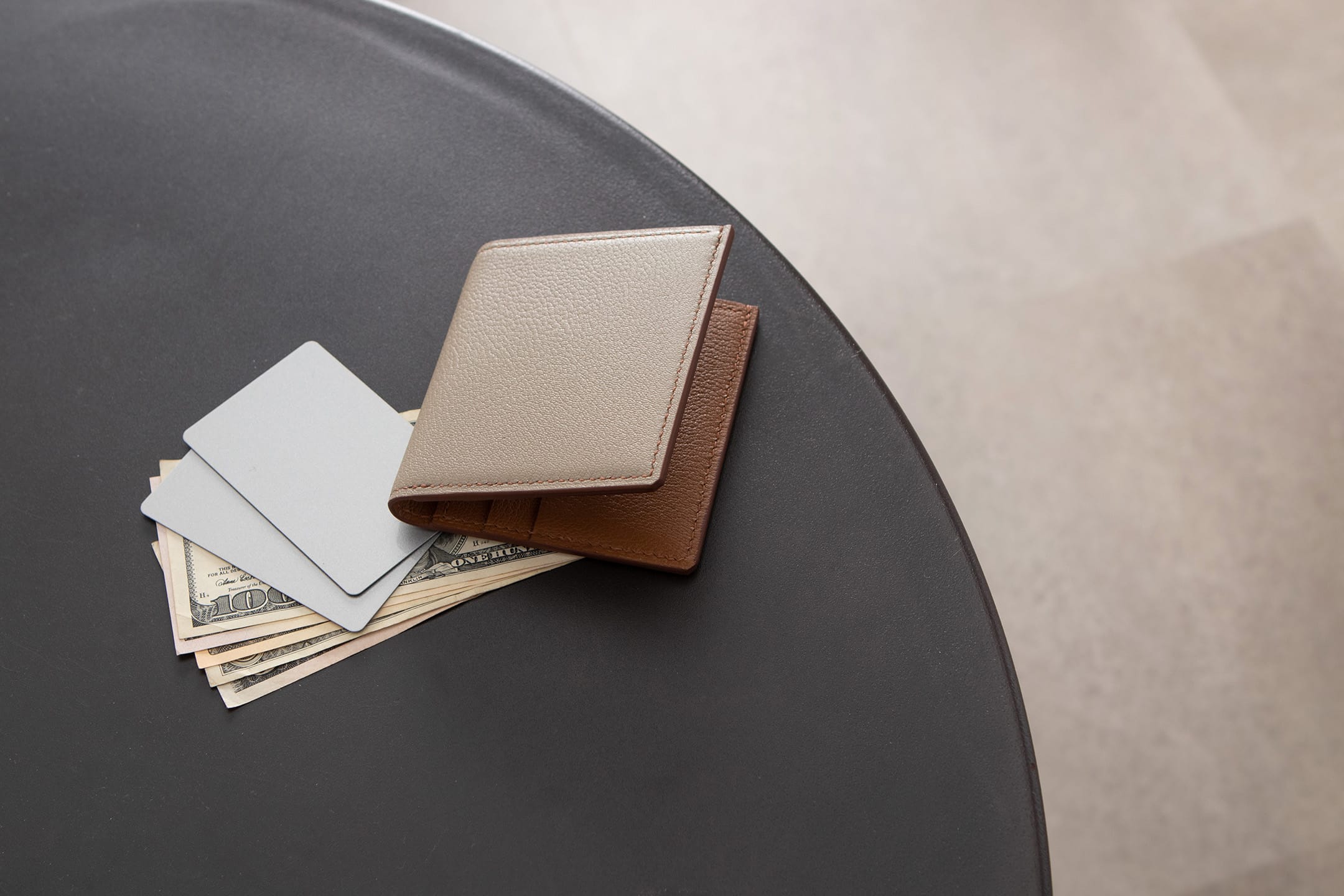 シェーブル 薄型二つ折り財布 by otohaci（オトハチ）