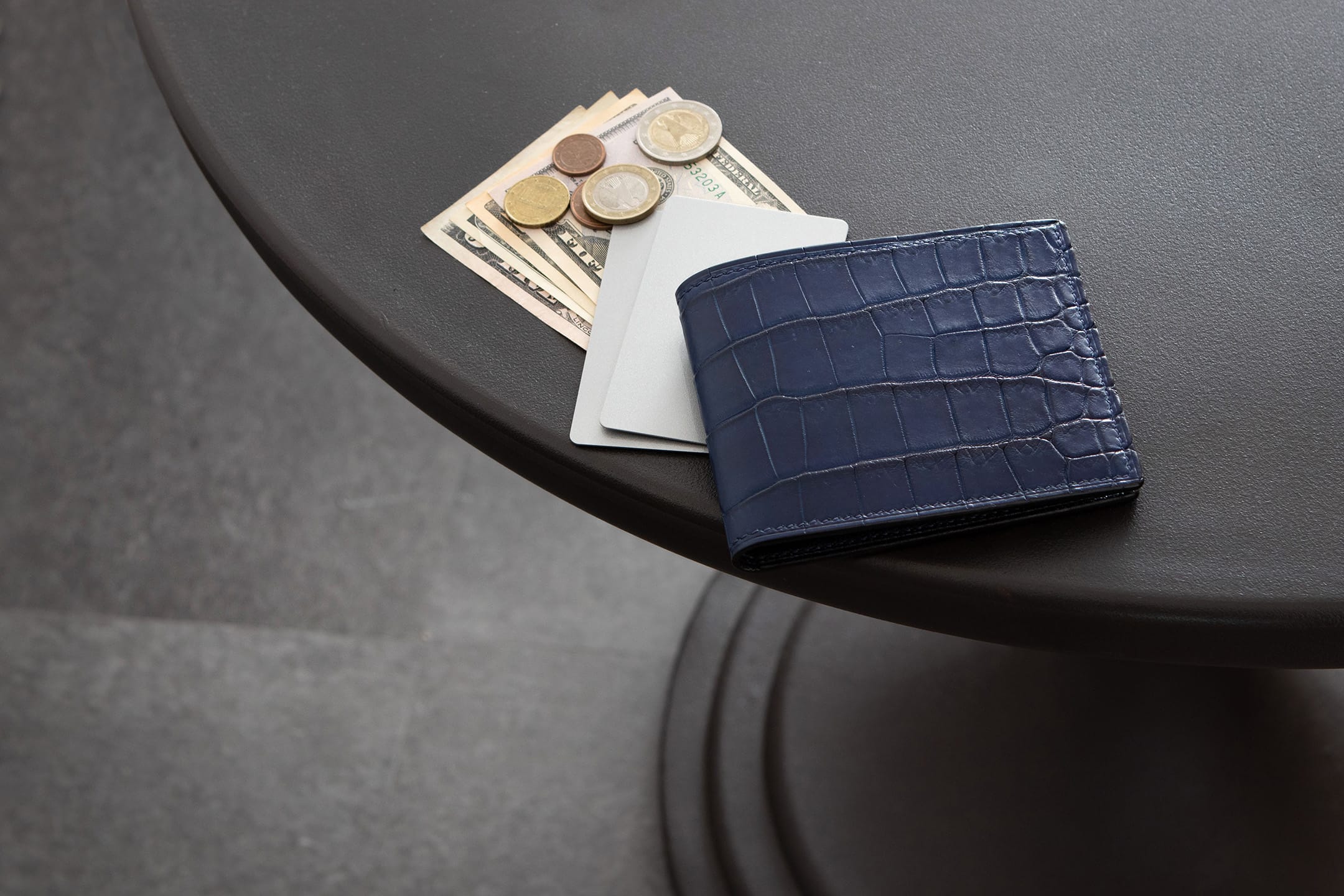 藍染めポロサス 薄型二つ折り財布 by ohno lavoro in cuoio（オオノ ラヴォーロ イン クオイオ）