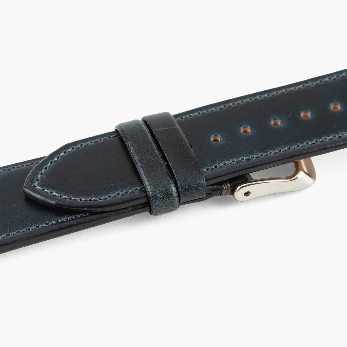 表面：Navy、裏面：ナチュラルカーフ、エンドピース＆尾錠：Silver