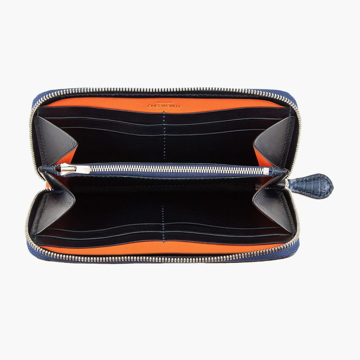 外装（クロコダイル）：Denim Blue、内装（ブッテーロ）：Navy、カード段装飾（ブッテーロ）：Orange、糸色：外装（クロコダイル）と同系色、ファスナー 金具：Silver ／ テープ：Navy