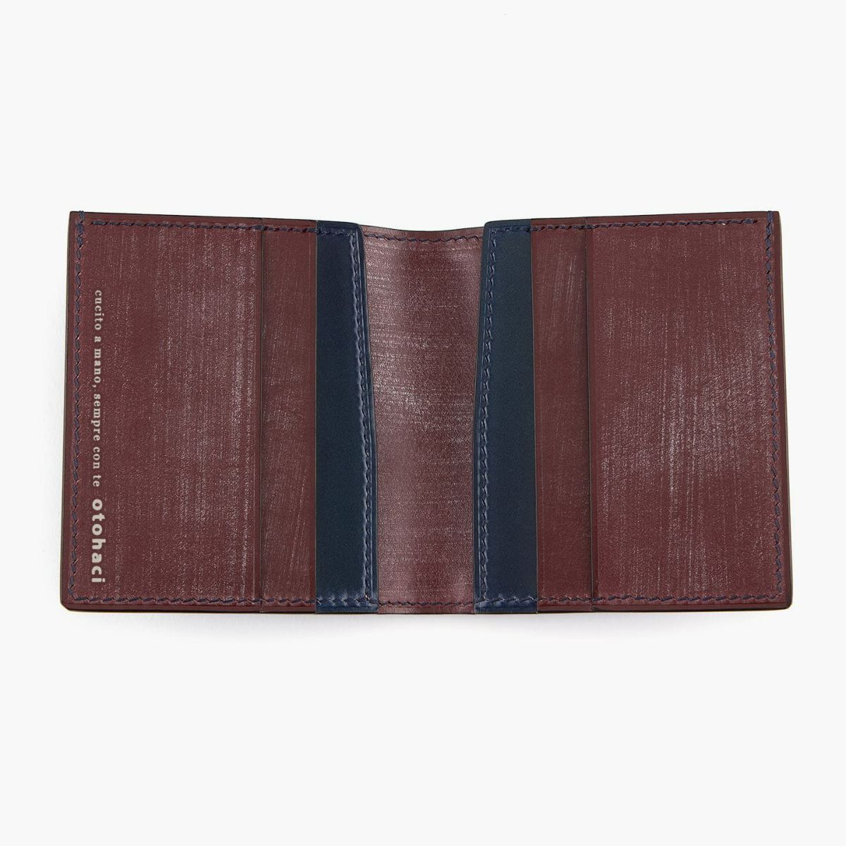 外装（コードバン）：Navy、内装（ブライドル）：Wine、糸色：外装と同系色、ファスナーテープ：外装と同系色、ファスナー：Silver