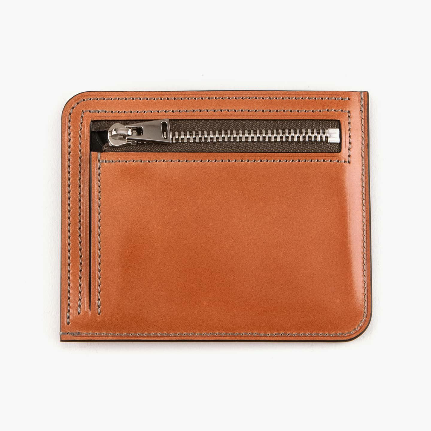 外装（コードバン）：Brown、内装（リベルソ）：Navy、ファスナー＆引き手：Silver