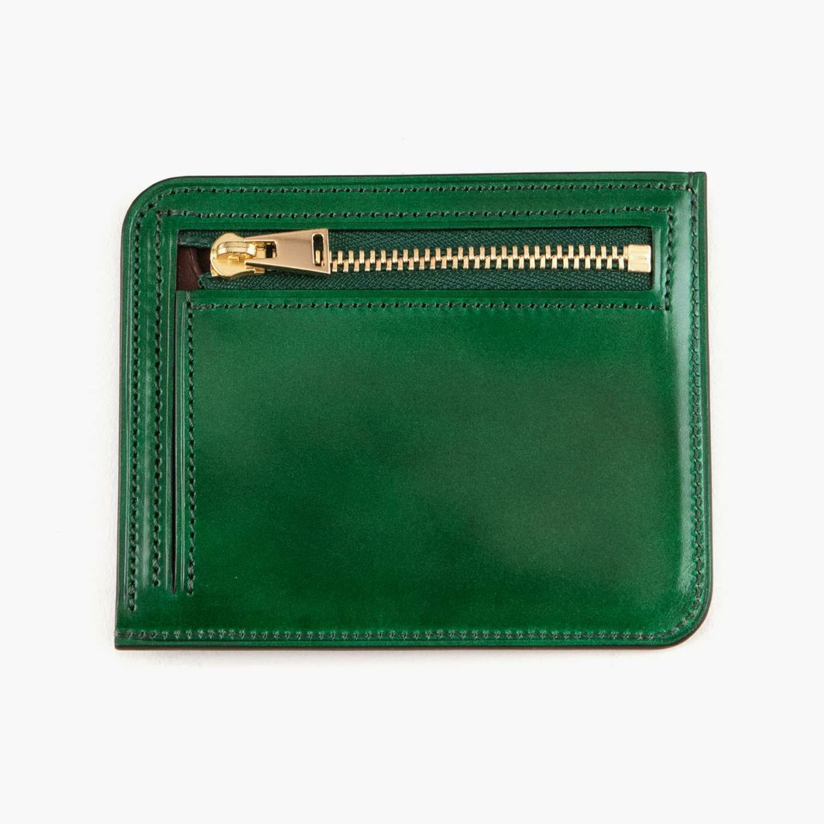 外装（コードバン）：Green、内装（リベルソ）：Dark Brown、ファスナー＆引き手：Gold