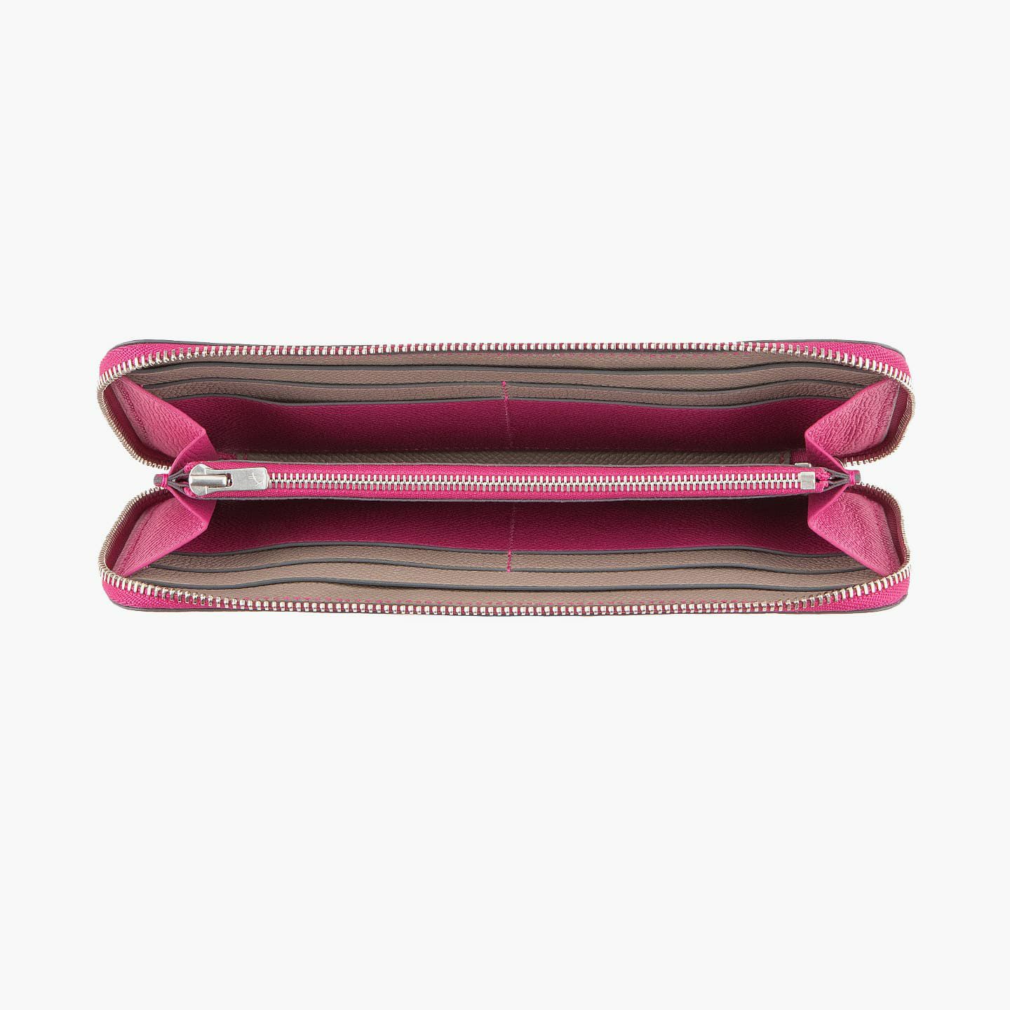 外装（ダービー）：Fuchsia、内装 カード段上（ダービー）：Tourterelle、内装（ダービー）：外装（ダービー）と同色、糸色：Magenta、ファスナー 金具：Silver ／ テープ：Fuchsia Pink