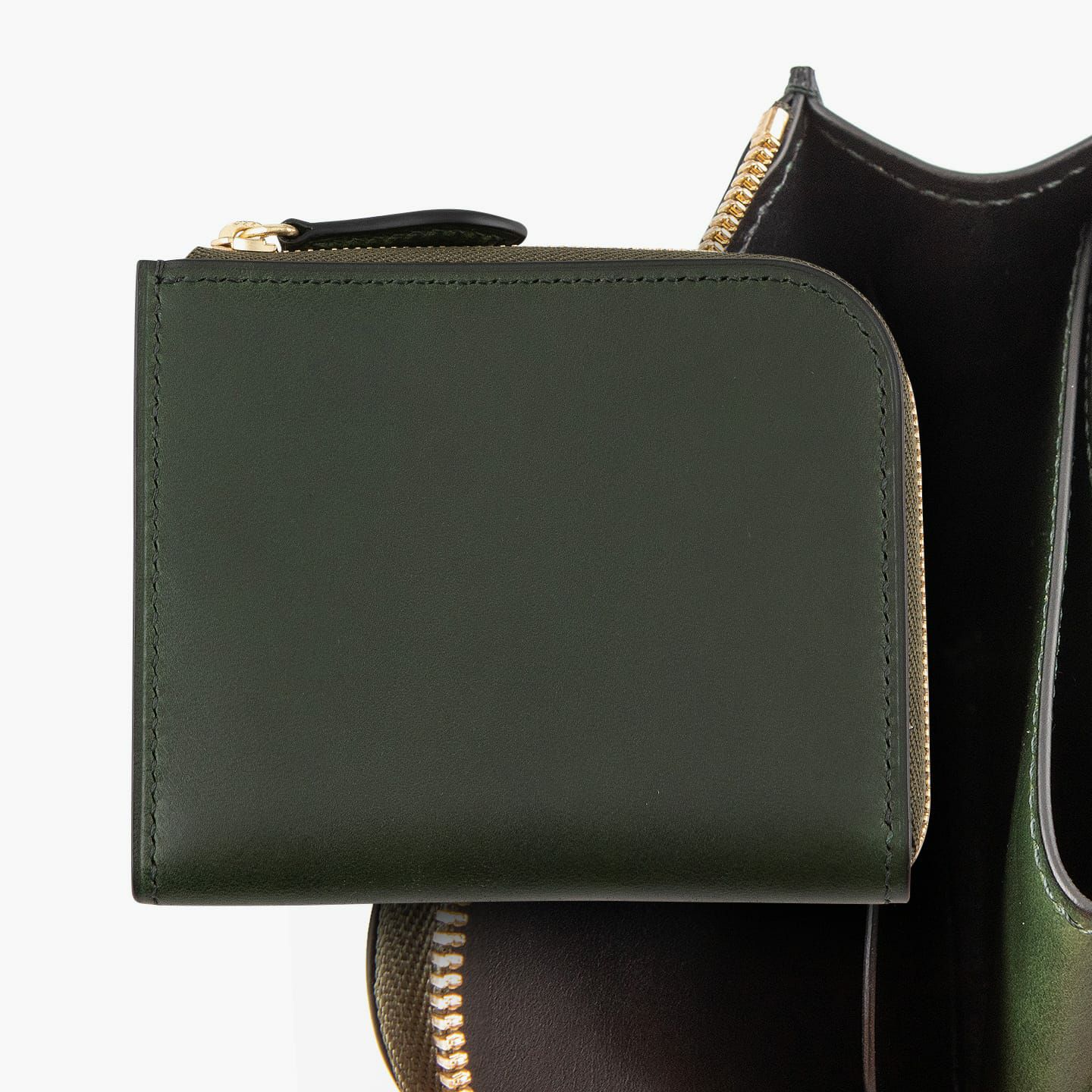 外装＆内装コインポケット（イングラサット）：Green、内装（イングラサット）：Black、糸色：外装＆内装コインポケットと同系色、ファスナー：Gold