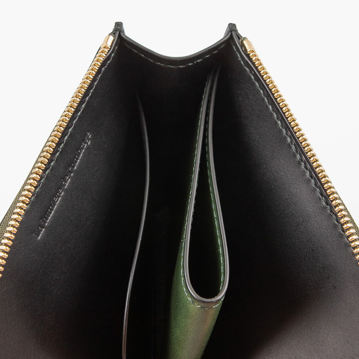 外装＆内装コインポケット（イングラサット）：Green、内装（イングラサット）：Black、糸色：外装＆内装コインポケットと同系色、ファスナー：Gold、引き手：外装と同じ革