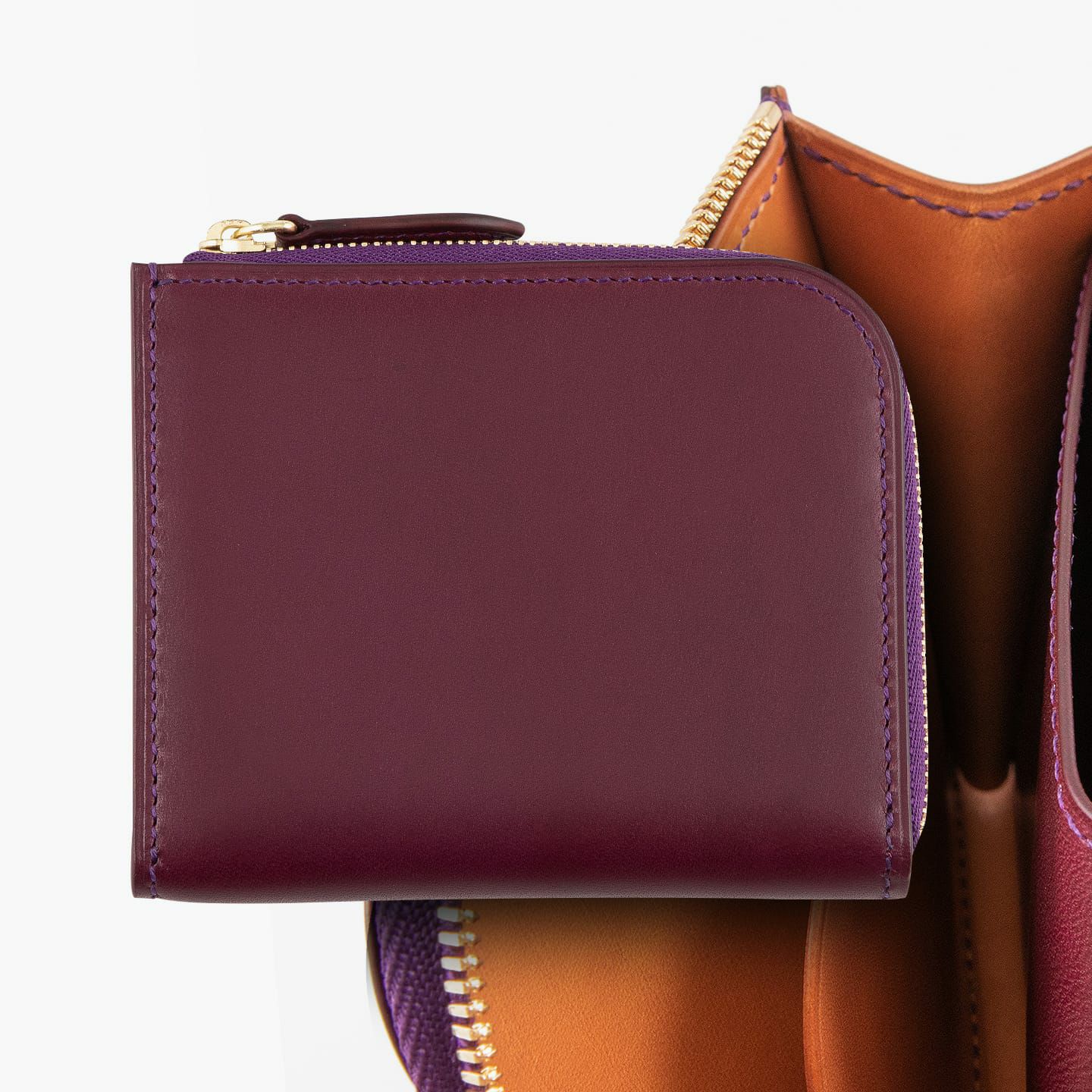 外装＆内装コインポケット（イングラサット）：Purple、内装（イングラサット）：Tan、糸色：外装＆内装コインポケットと同系色、ファスナー：Gold