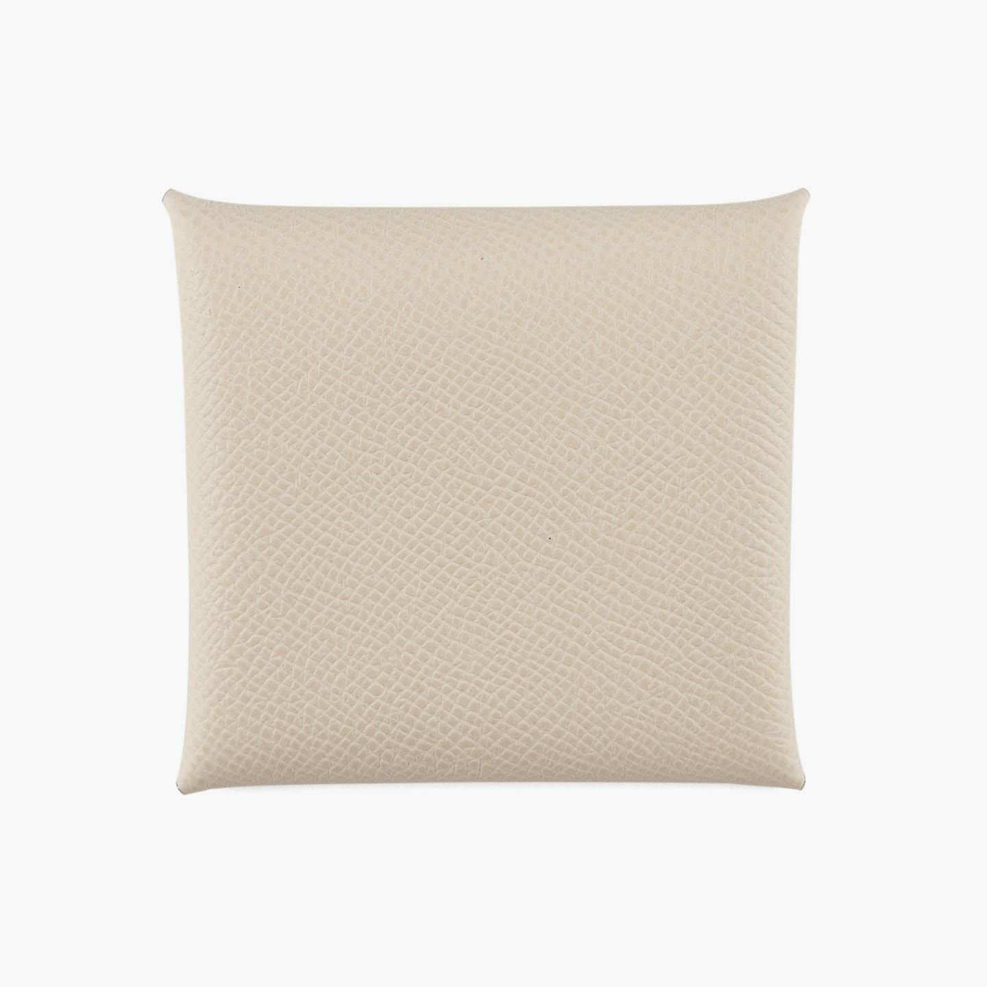 外装（ダービー）：Ivory、内装（ダービー）：Etoupe、金具：Gold