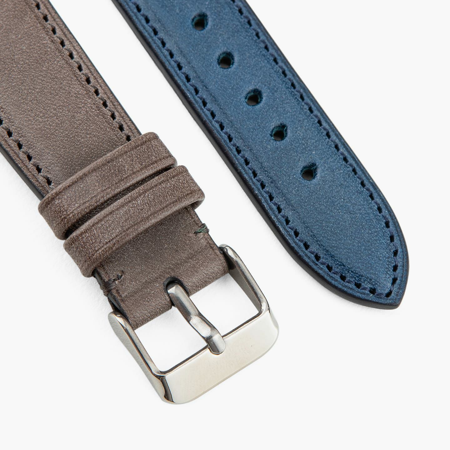 Apple Watch ケースサイズ：42 - 49 mm、腕周りサイズ：ML、表面 親（ロロマ）：Grigio、糸色（親）：Grigio、表面 剣先（ロロマ）：Blue、糸色（剣先）：Blue、裏面（豚革）：Blue、アダプター ＆ 尾錠：Silver
