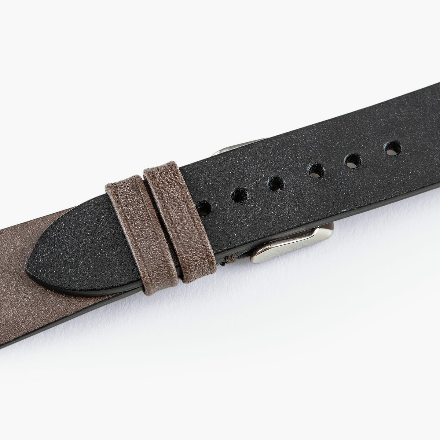 Apple Watch ケースサイズ：42 - 49 mm、腕周りサイズ：ML、表面 親（ロロマ）：Grigio、糸色（親）：Grigio、表面 剣先（ロロマ）：Black、糸色（剣先）：Black、裏面（豚革）：Brown、アダプター ＆ 尾錠：Silver