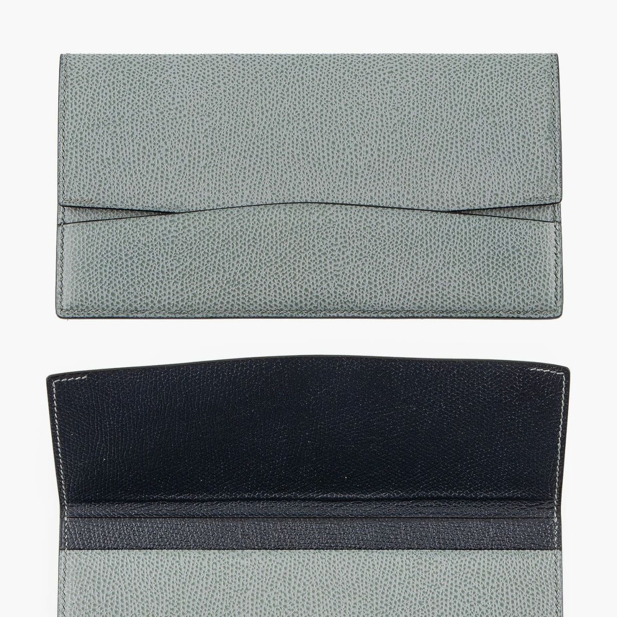 外装（ドーフィン）：Powder Blue、内装（ドーフィン）：Navy