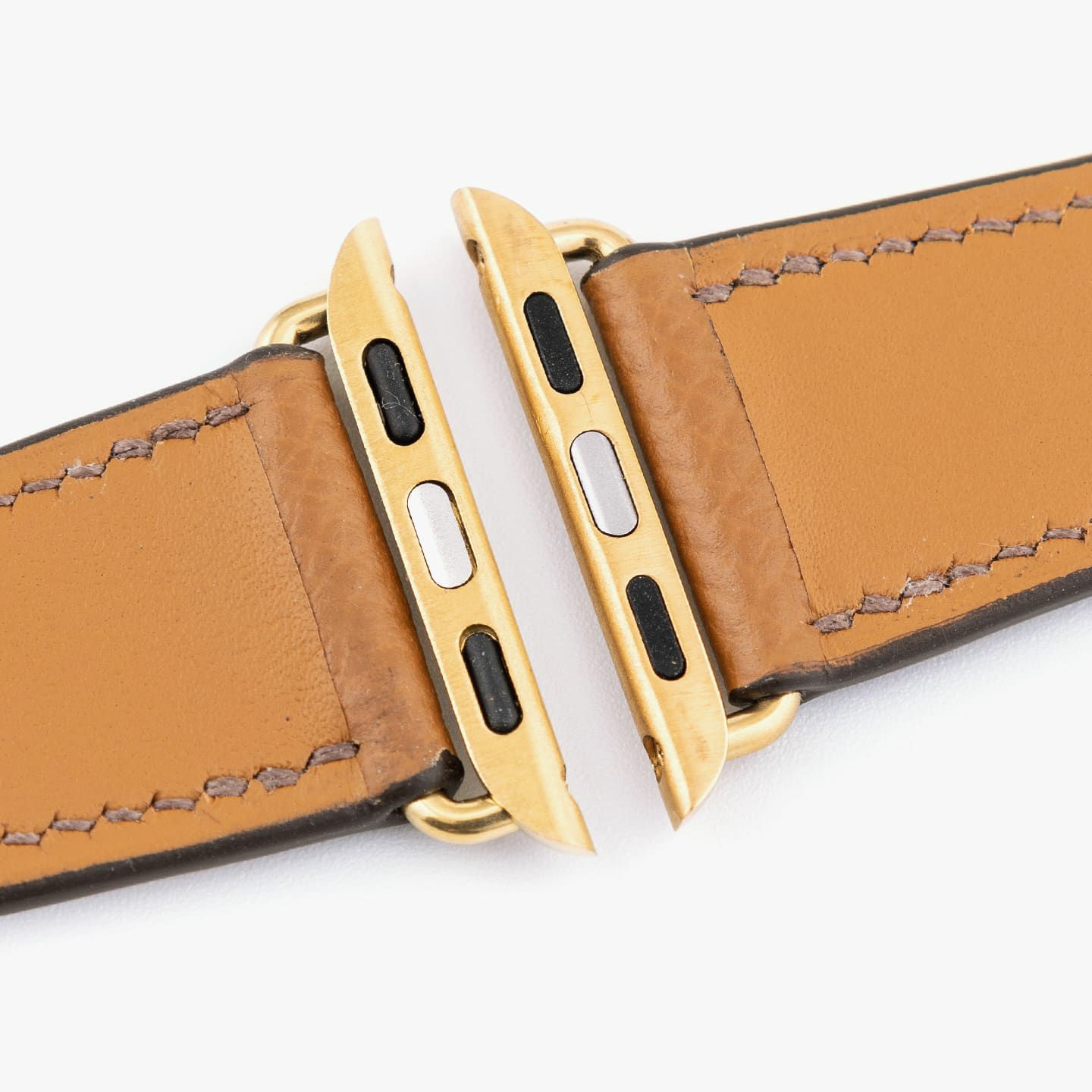Apple Watch ケースサイズ：38 - 41、腕周りサイズ：ML、表面 ①（ダービー）：Gold、表面 ②（ダービー）：Etain、定遊革（ダービー）：表面 ②と同じ、糸色：Chocolate、アダプター ＆ 尾錠：Gold
