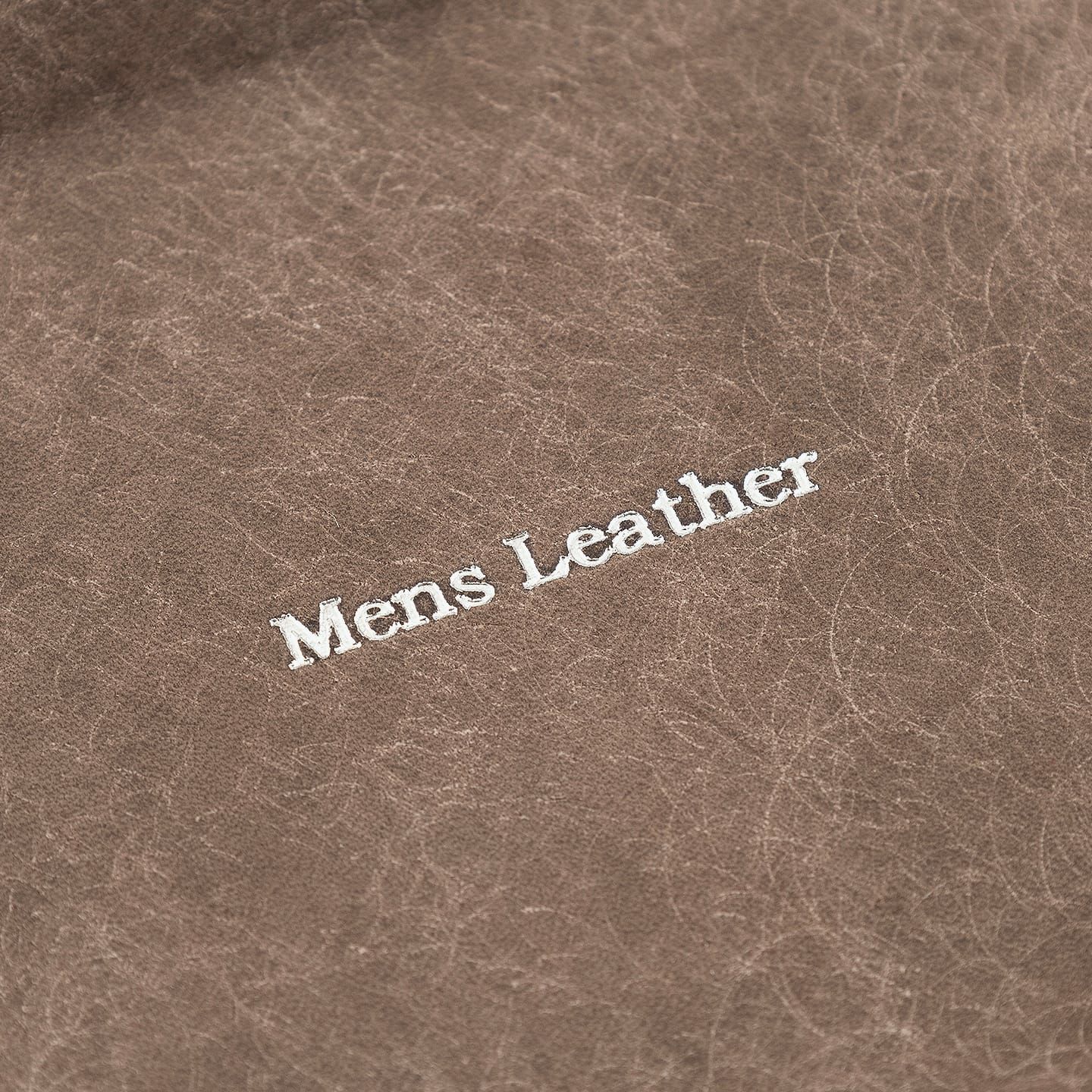 表面（マルゴー）：Gray、裏面（イングラサット）：Black、糸色：Seagull Ash、名入れ刻印：箔押し【Silver】、名入れ文字：Mens Leather