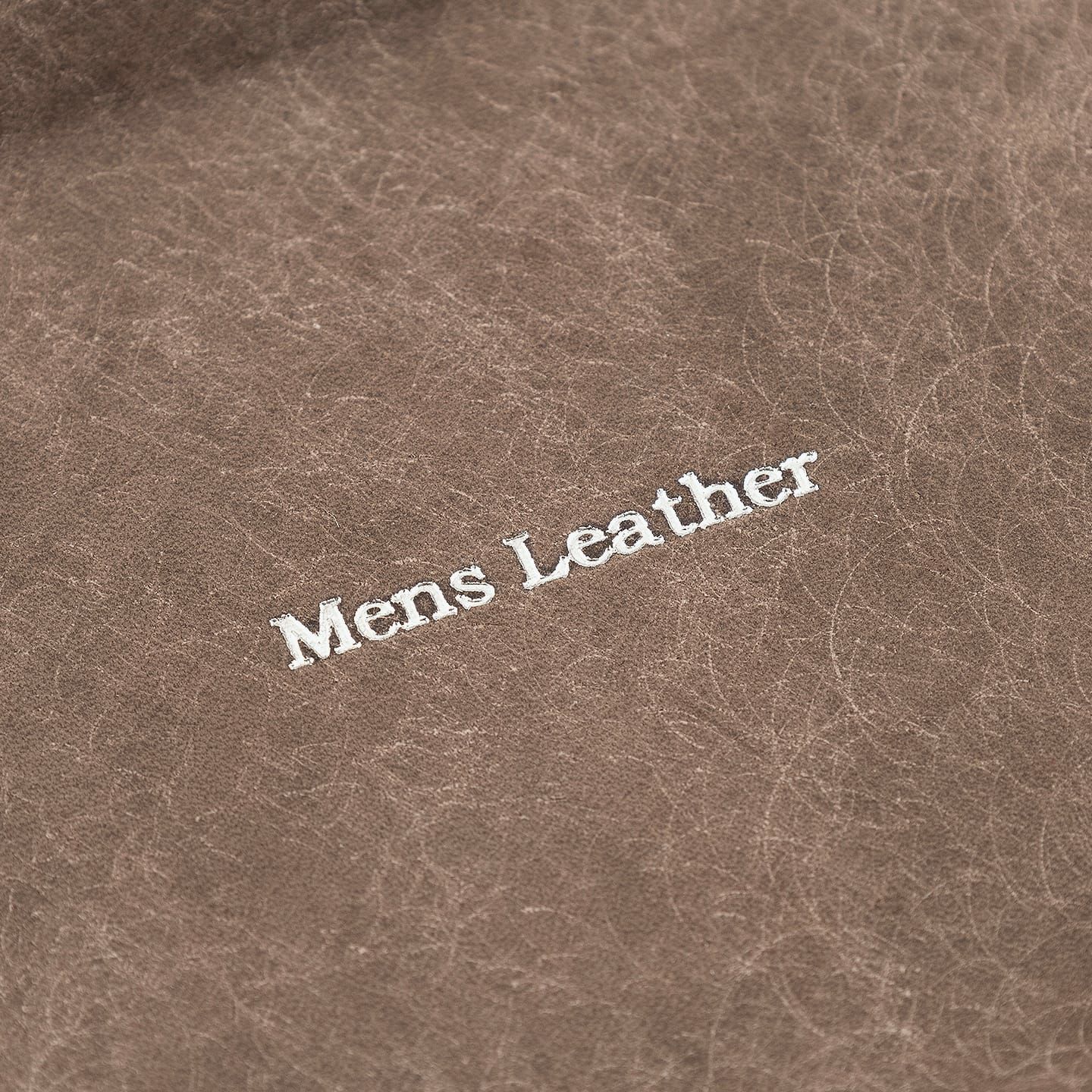 表面（マルゴー）：Gray、裏面（イングラサット）：Black、糸色：Seagull Ash、名入れ刻印：箔押し【Silver】、名入れ文字：Mens Leather