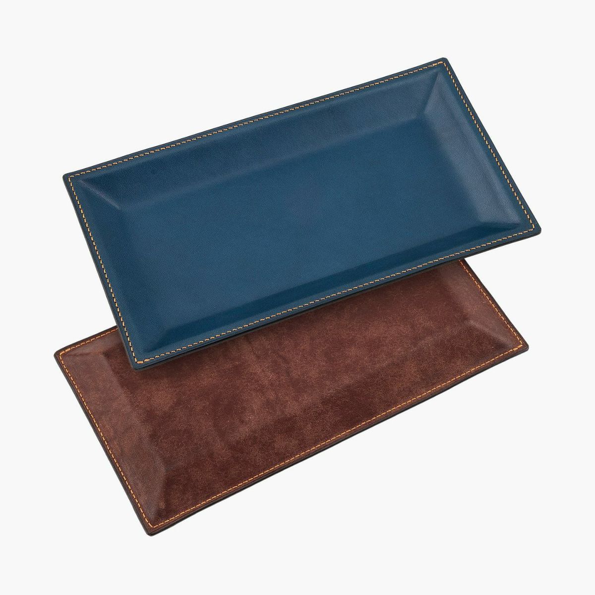 表面（イングラサット）：Blue、裏面（マルゴー）： Dark Brown、糸色：Caramel、名入れ刻印無し