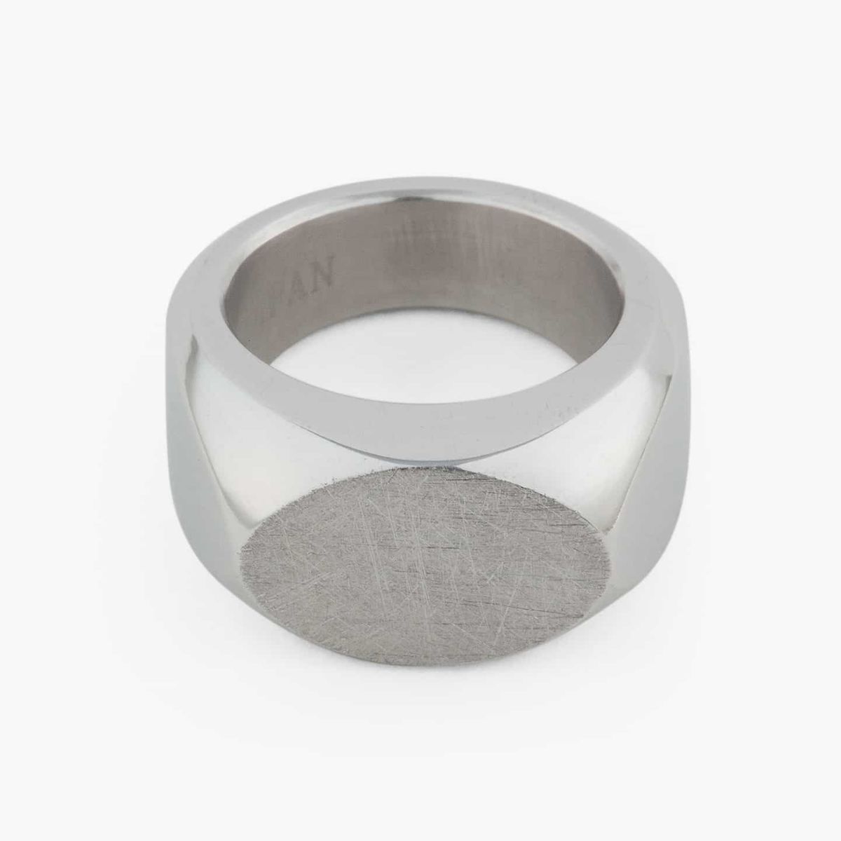 ※リング内側の刻印は以前とものとなり、掲載写真とは異なります。実際は新しいロゴと金属名が入ります。