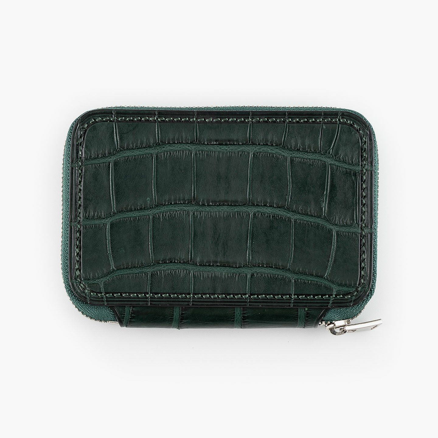 外装（ポロサス）：Dark Green、内装（ドーフィン）：Black、ファスナー ＆ 引き手 ＆ ロゴ刻印：Silver