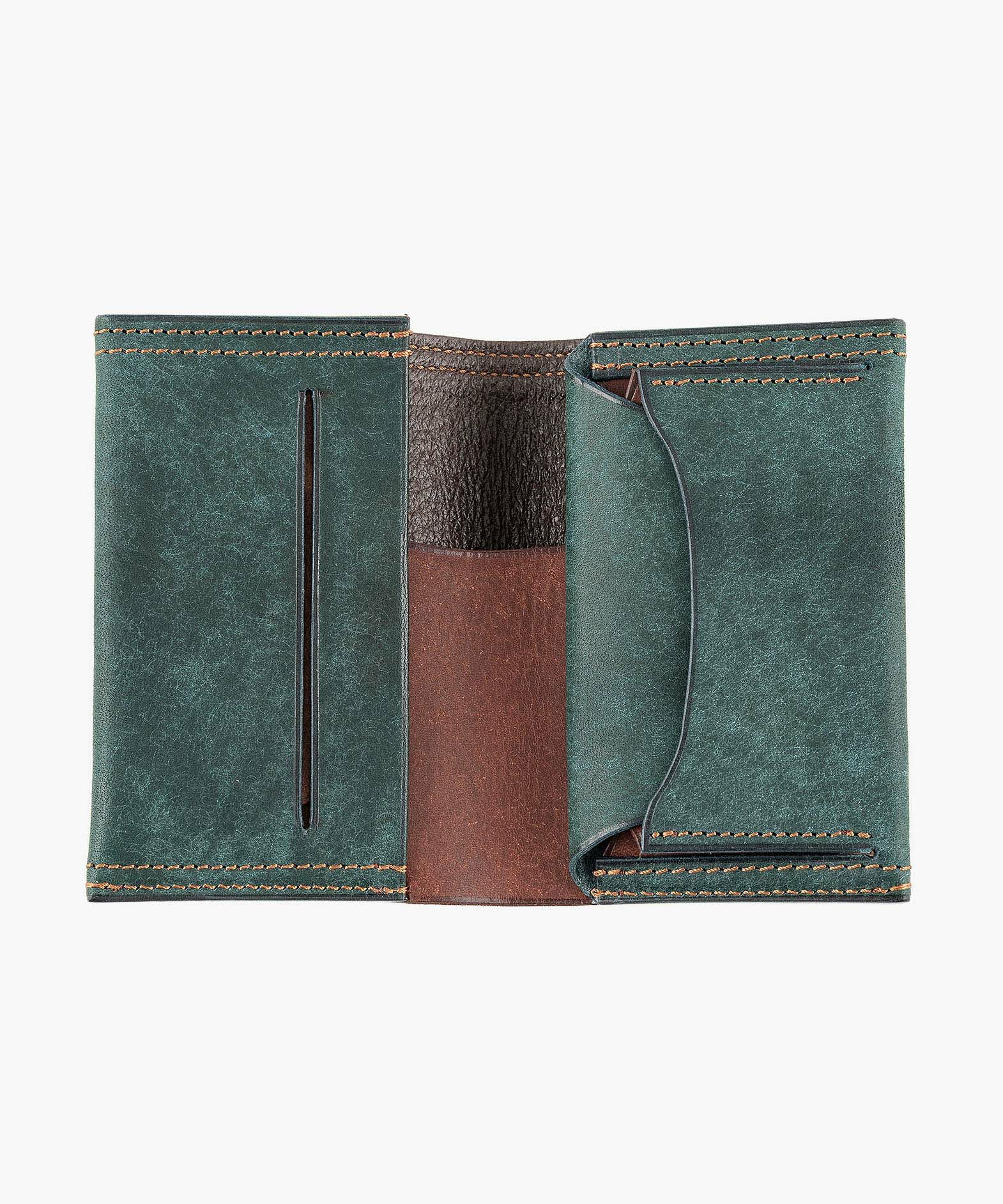 外装（プエブロ）：Petrolio、内装装飾（プエブロ）：Tabacco、糸色：Brown