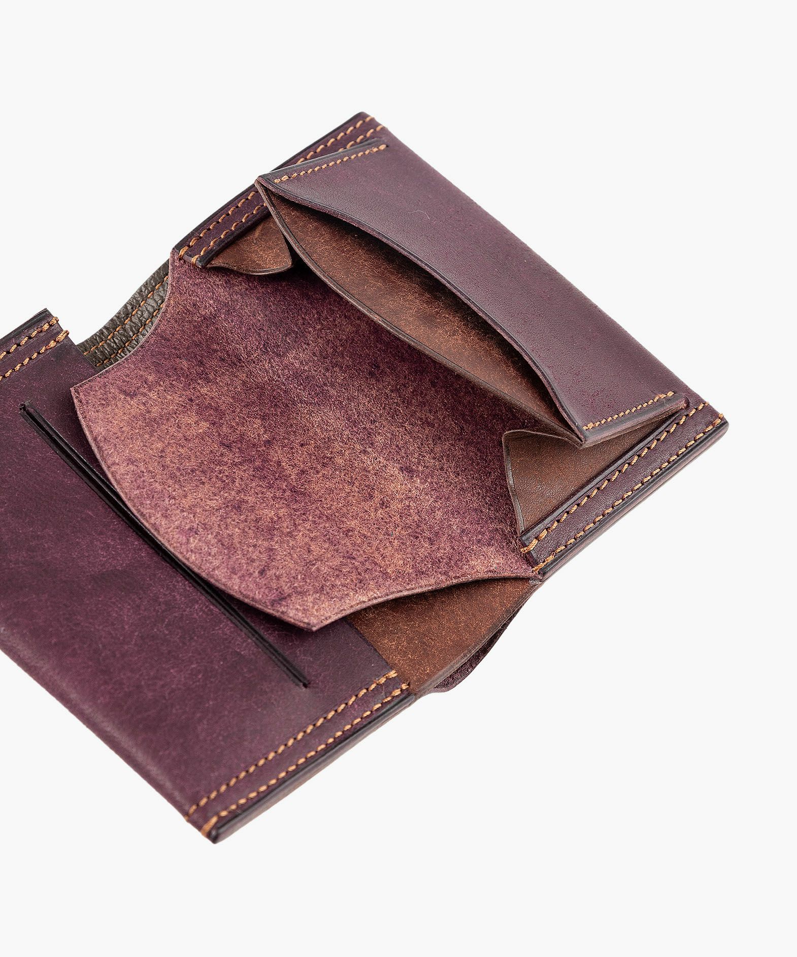 外装（プエブロ）：Prugna、内装装飾（プエブロ）：Tabacco、糸色：Brown