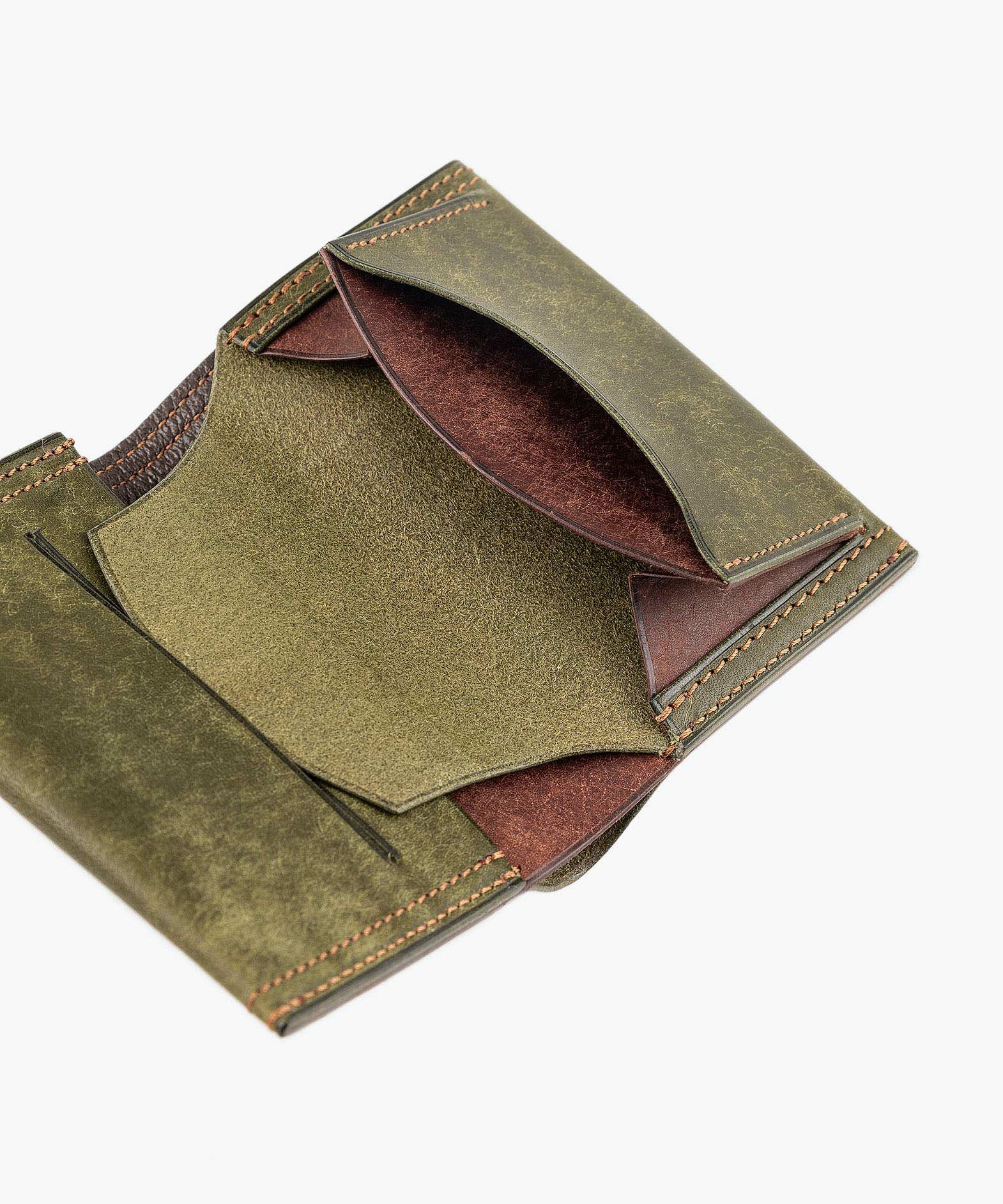 外装（プエブロ）：Oliva、内装装飾（プエブロ）：Tabacco、糸色：Brown