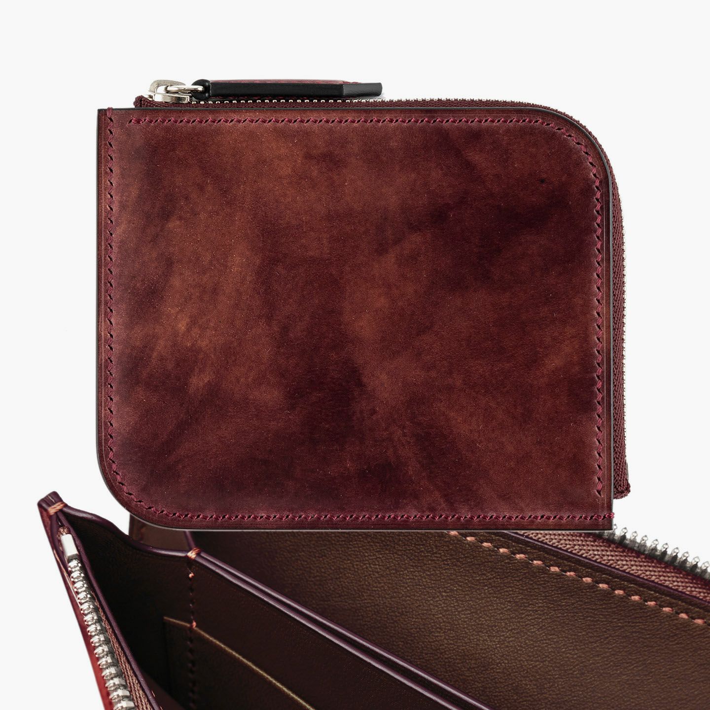 外装（ミュージアムコードバン）：Bordeaux、内装（国産牛革）：Bordeaux、ファスナー：Silver