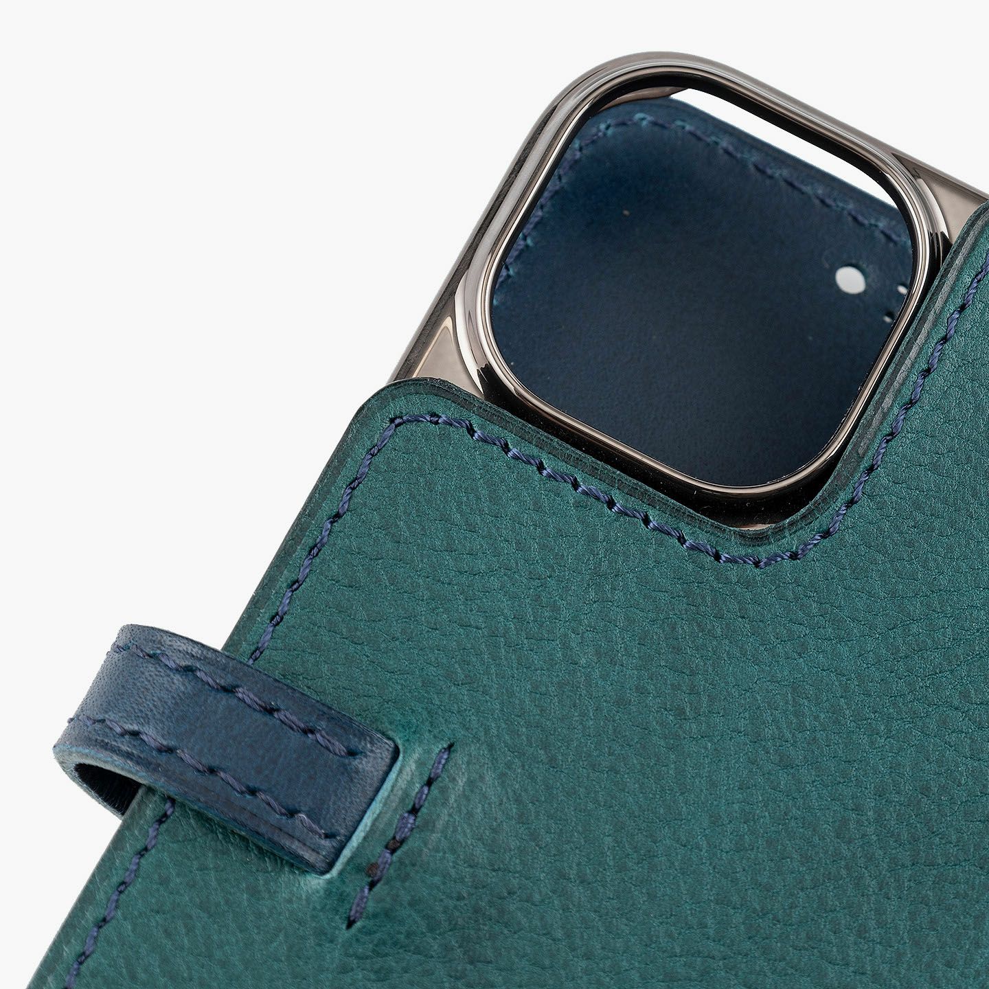 iPhone 15、外装（ミネルバボックス）：Hortensia、内装・フラップ（ブッテーロ）：Blue、フラップ有 ／ Dカン有