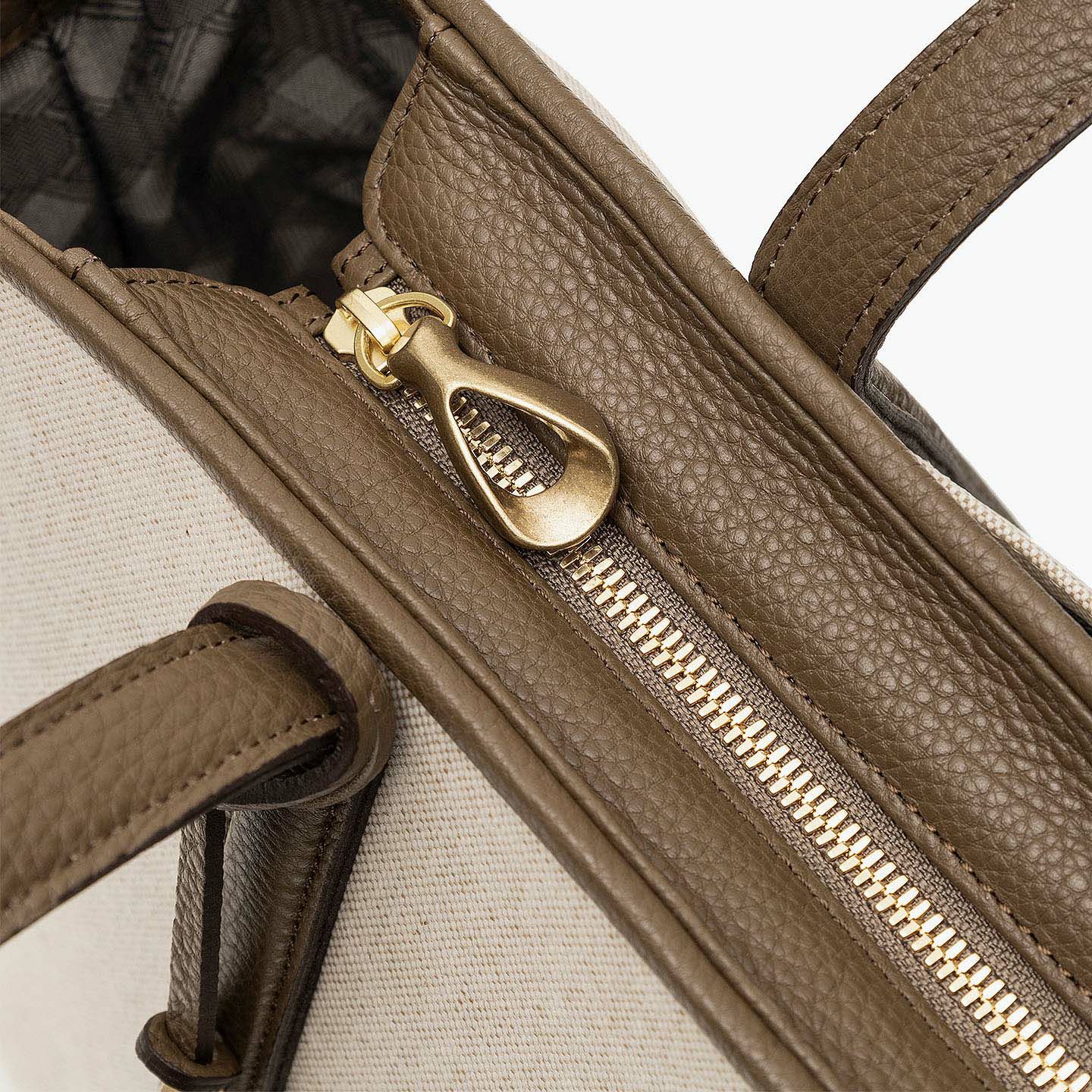 キャンバス フラップトートバッグ(L)《Embrace》 - Oak - | ETiAM