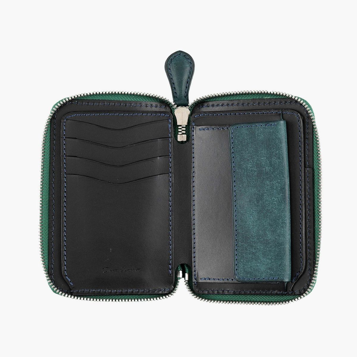 外装（プエブロ）：Petrolio、内装（ブッテーロ）：Black、ファスナー 金具：Silver ＆ テープ：Green、糸色：外装と同系色、内装装飾：有