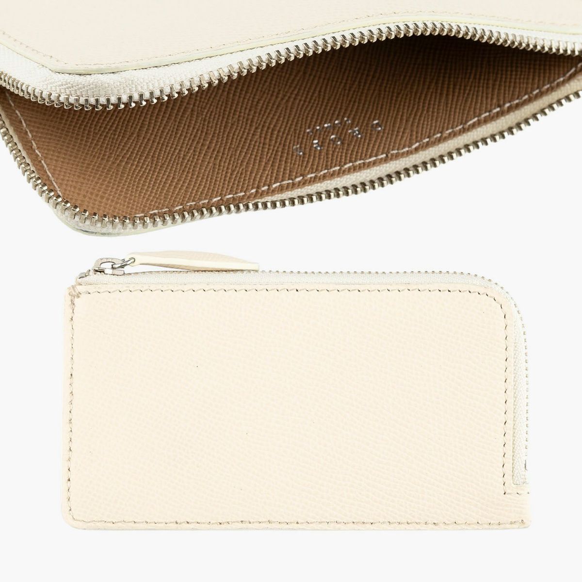 ※写真の内装のロゴは古いVerとなります。