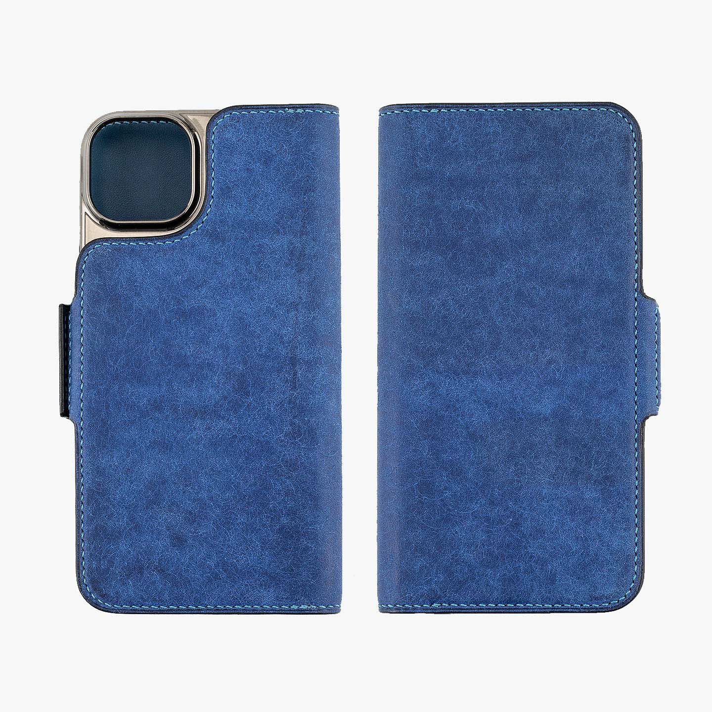 iPhone15 Plus、外装＆内装（マルゴー）：Blue、内装カード段装飾（イングラサット）：Blue、糸色：Lake Blue、フラップ（マグネット式）：有、ブランドロゴ／箔押し【Silver】