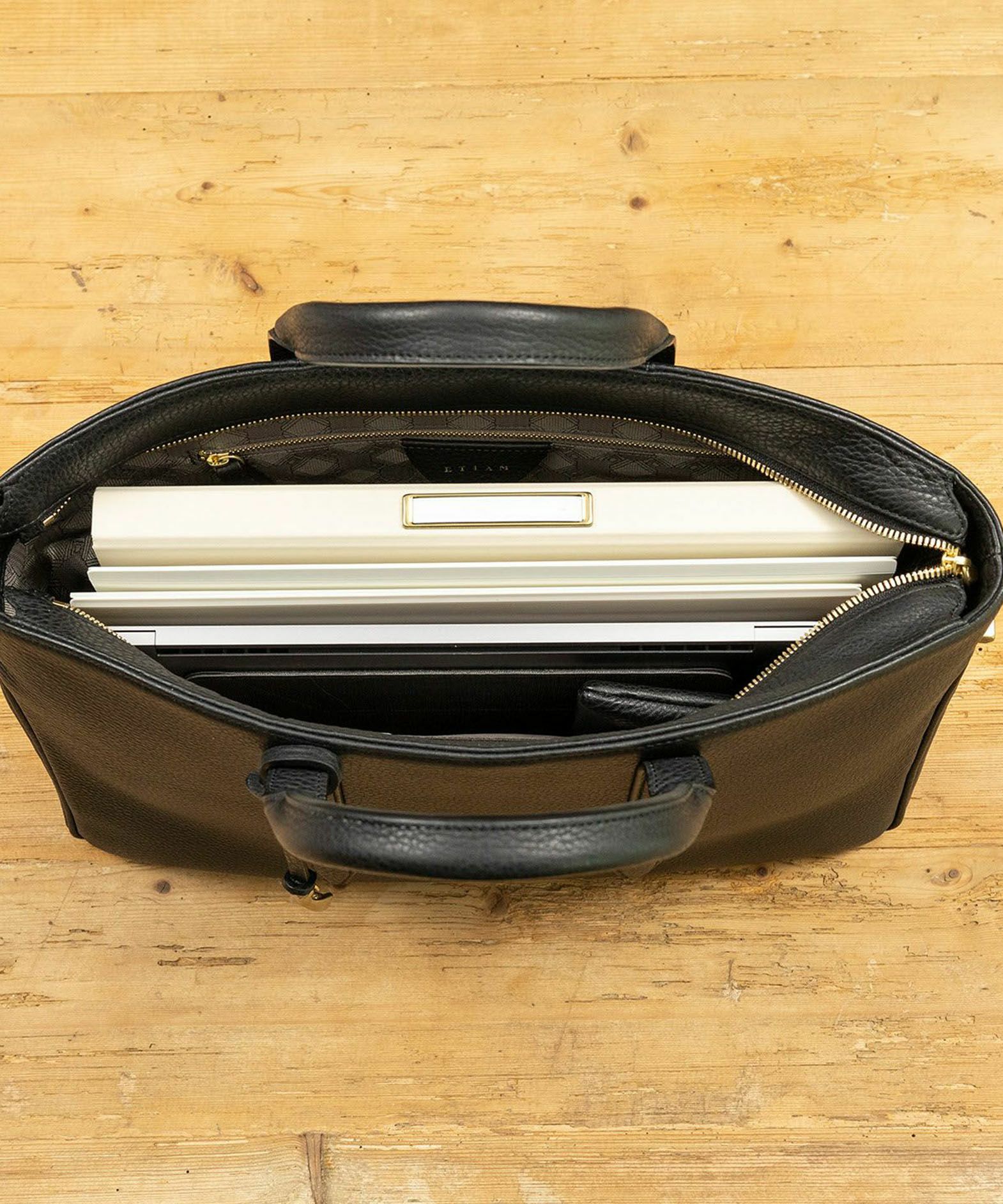 収納量の参考イメージとなります。　※Color：Black