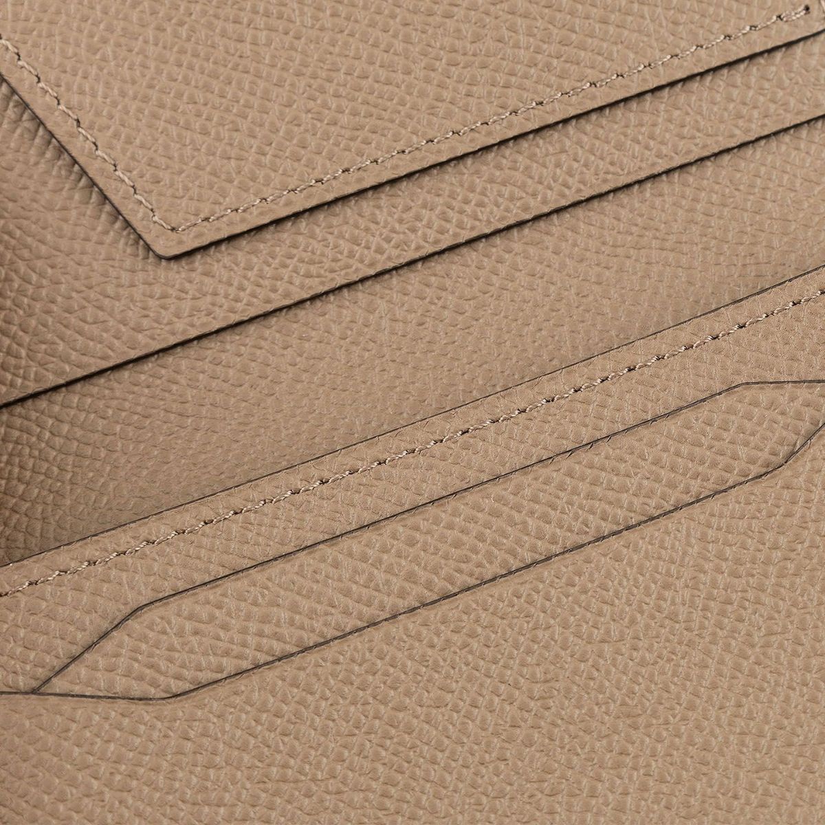 外装（ダービー）：Etoupe、内装（ダービー）：Etoupe、ブランドロゴ刻印（箔押し）：Gold