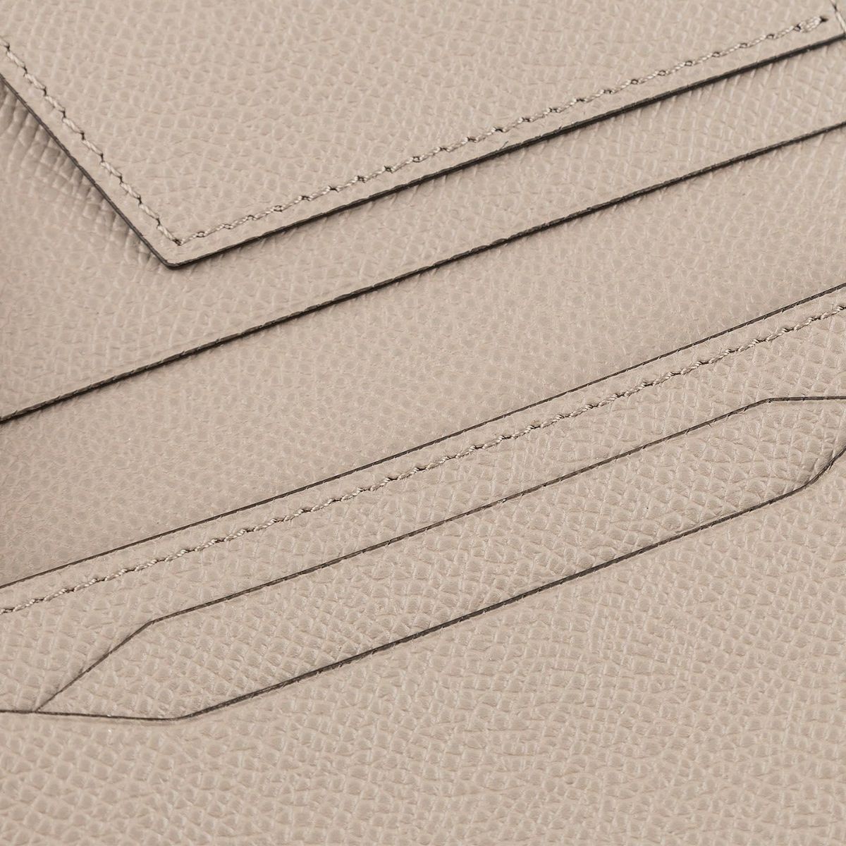 外装（ダービー）：Tourterelle、内装（ダービー）：Tourterelle、ブランドロゴ刻印（箔押し）：Silver