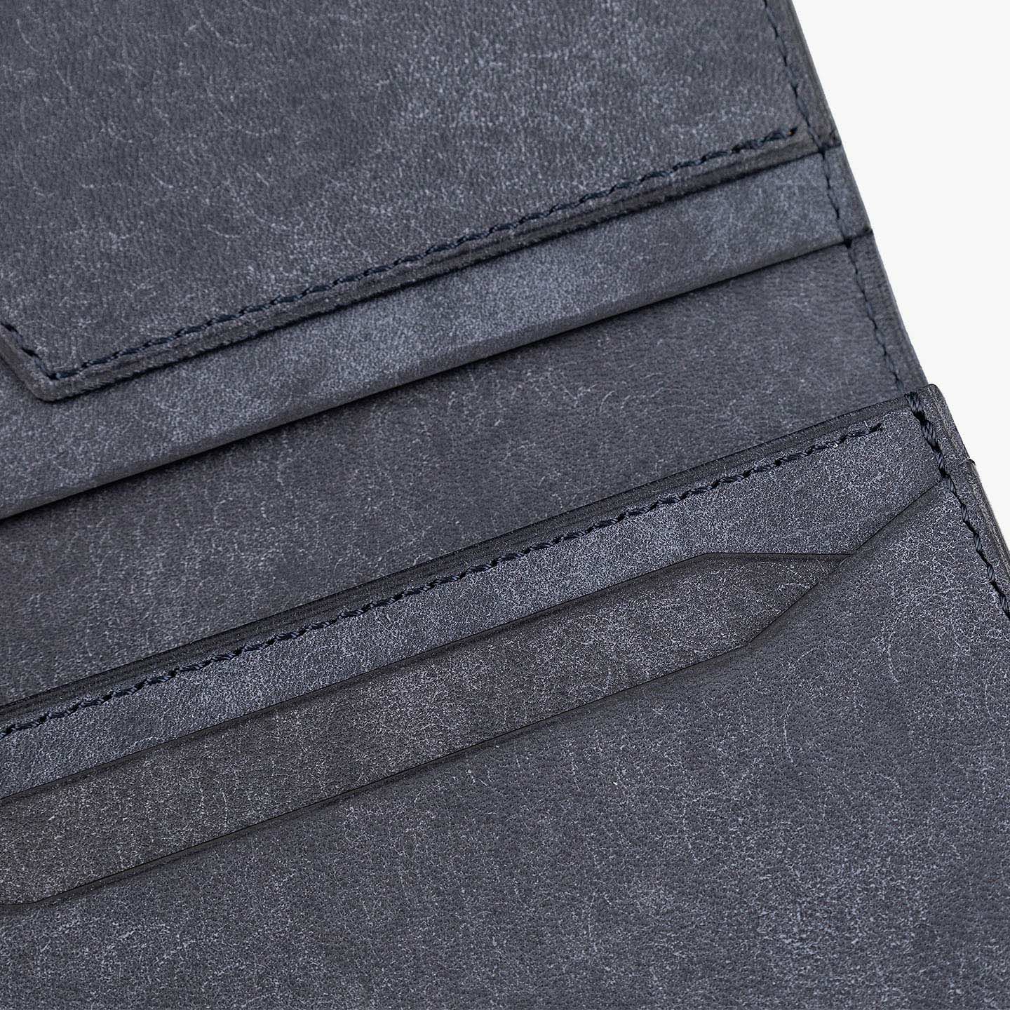 外装（ブライドル）：Navy、内装（マルゴー）：Navy