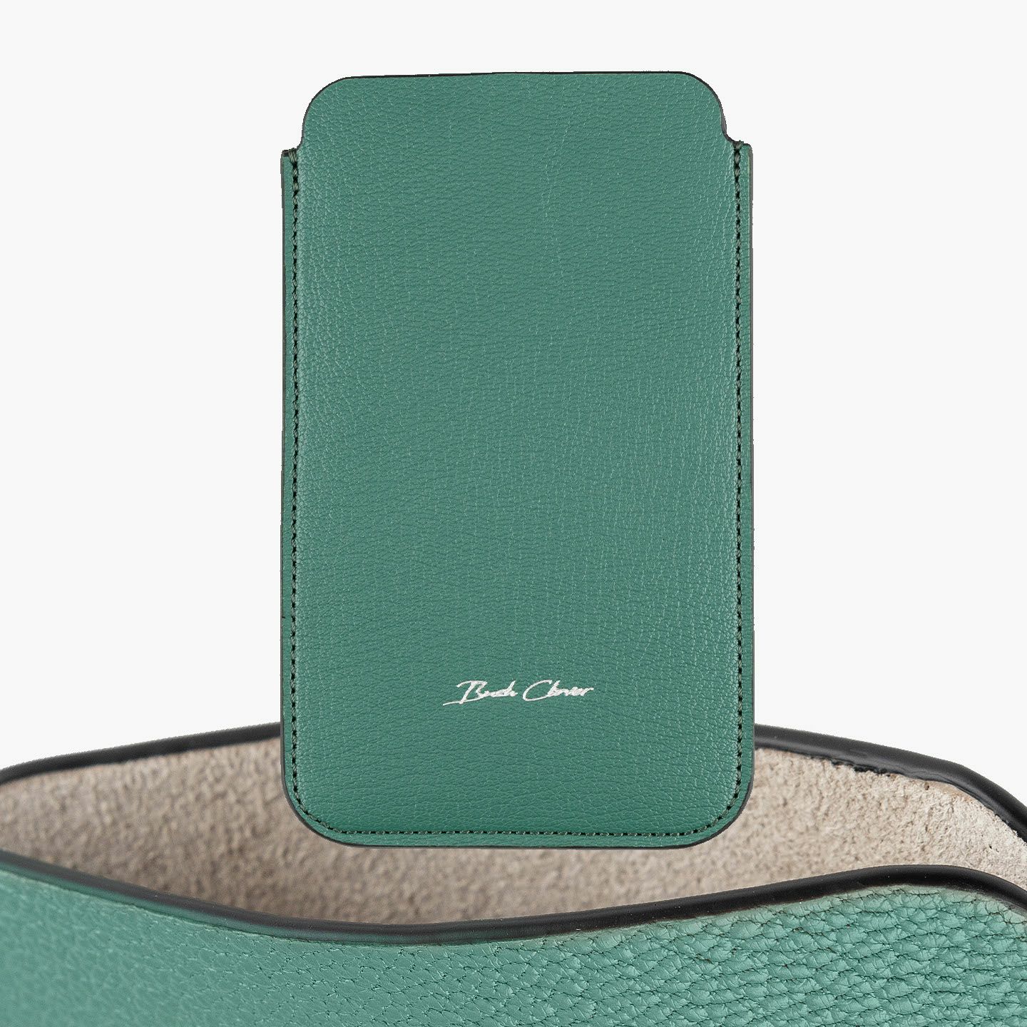 iPhone 15 Pro、外装（シェーブル）：Sapan