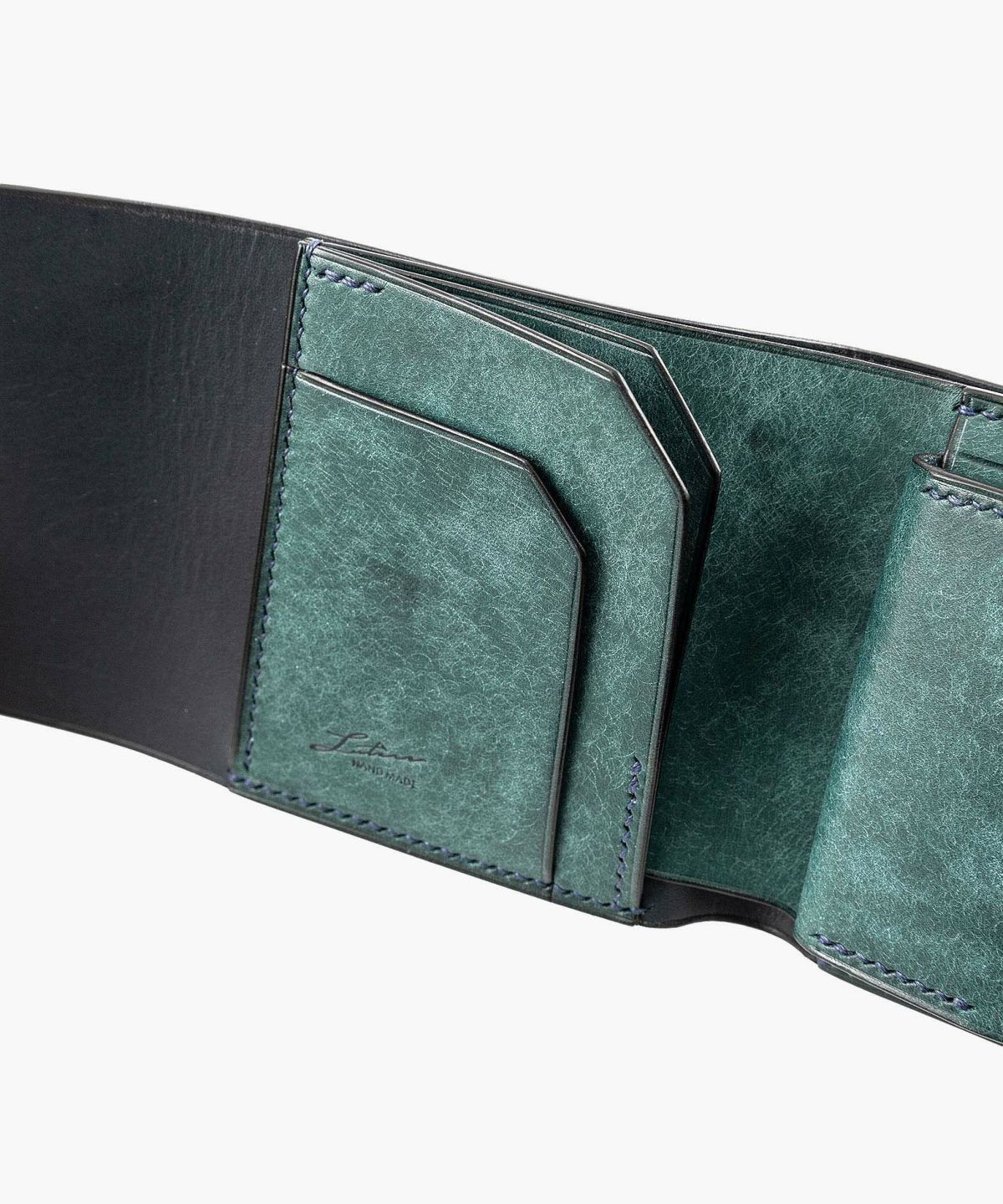 外装（プエブロ）：Petrolio、内装（プエブロ）：Petrolio、札入れ（リスシオ）：Navy、ホック：Silver、糸色：Navy