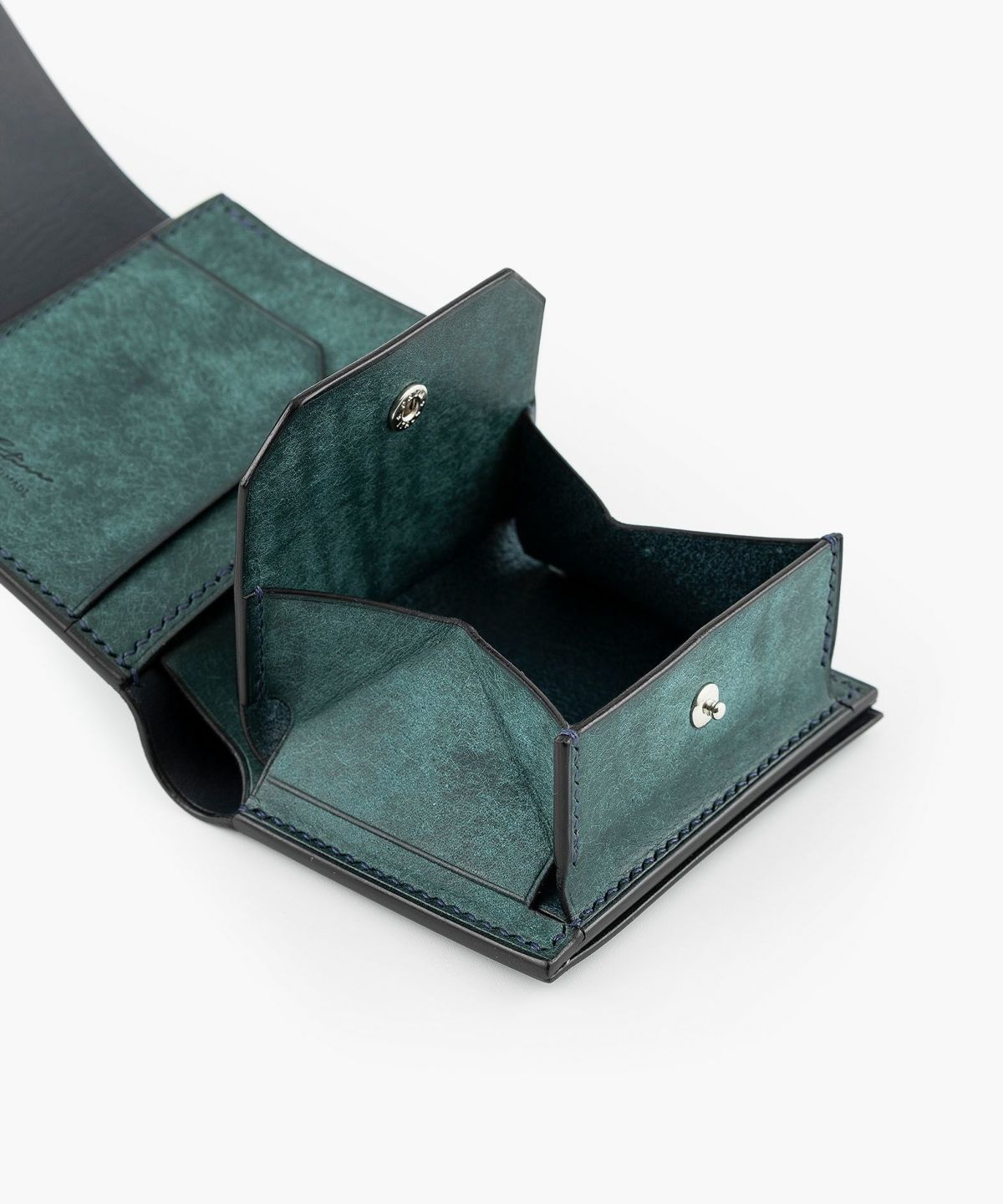 外装（プエブロ）：Petrolio、内装（プエブロ）：Petrolio、札入れ（リスシオ）：Navy、ホック：Silver、糸色：Navy