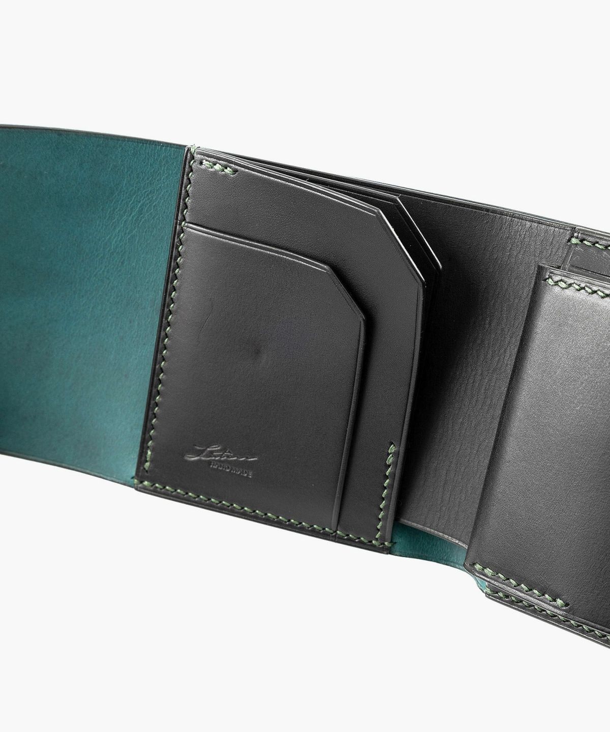 外装（リスシオ）：Black、内装（リスシオ）：Black、札入れ（リスシオ）：Hortensia、ホック：Black、糸色：Dark Gr