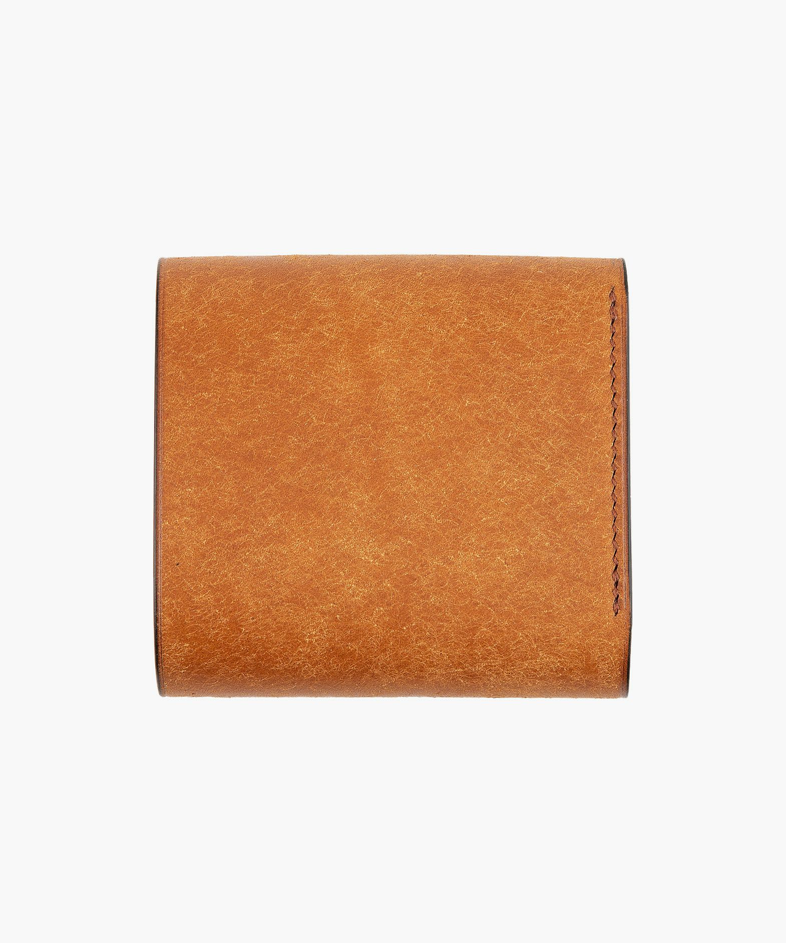 外装（プエブロ）：Cognac、内装（プエブロ）：Cognac、札入れ（リスシオ）：Cognac、ホック：Brass、糸色：Brown