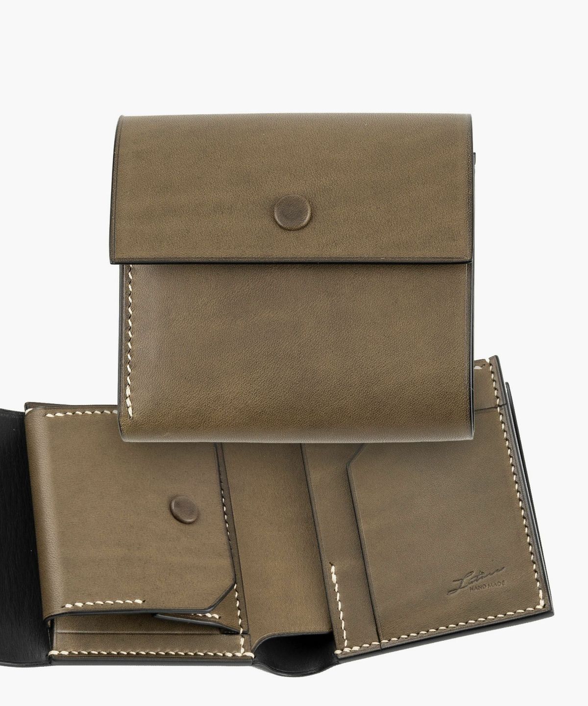 外装（リスシオ）：Grigio、内装（リスシオ）：Grigio、札入れ（リスシオ）：Black、ホック：Black、糸色：Crea