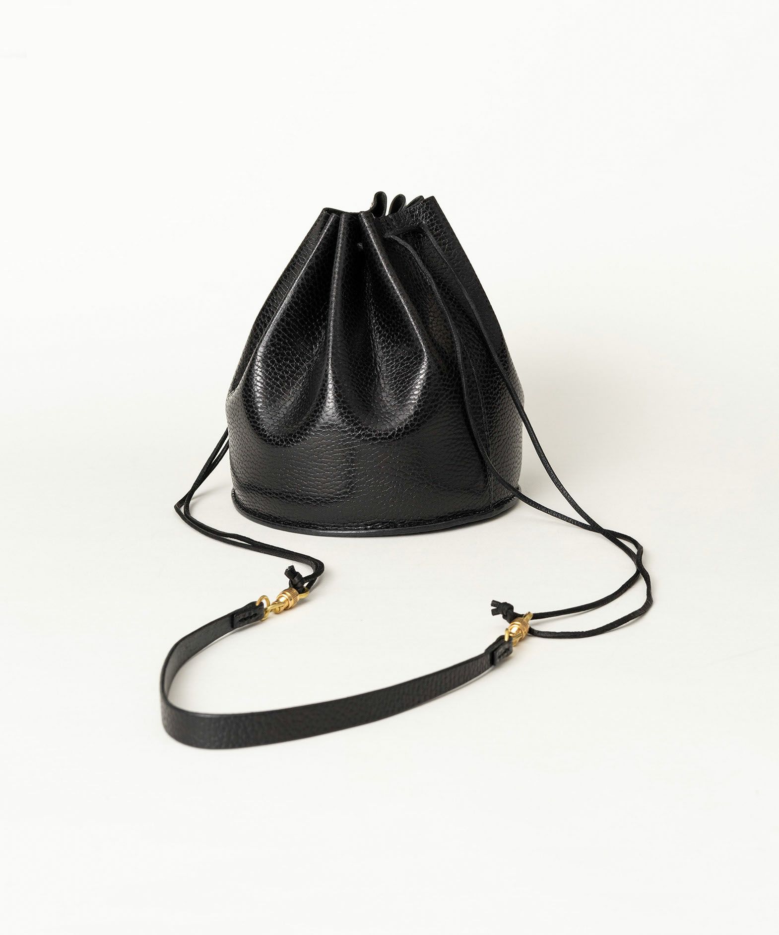 ※ATTACHMENT STRAPはオプションとなります。